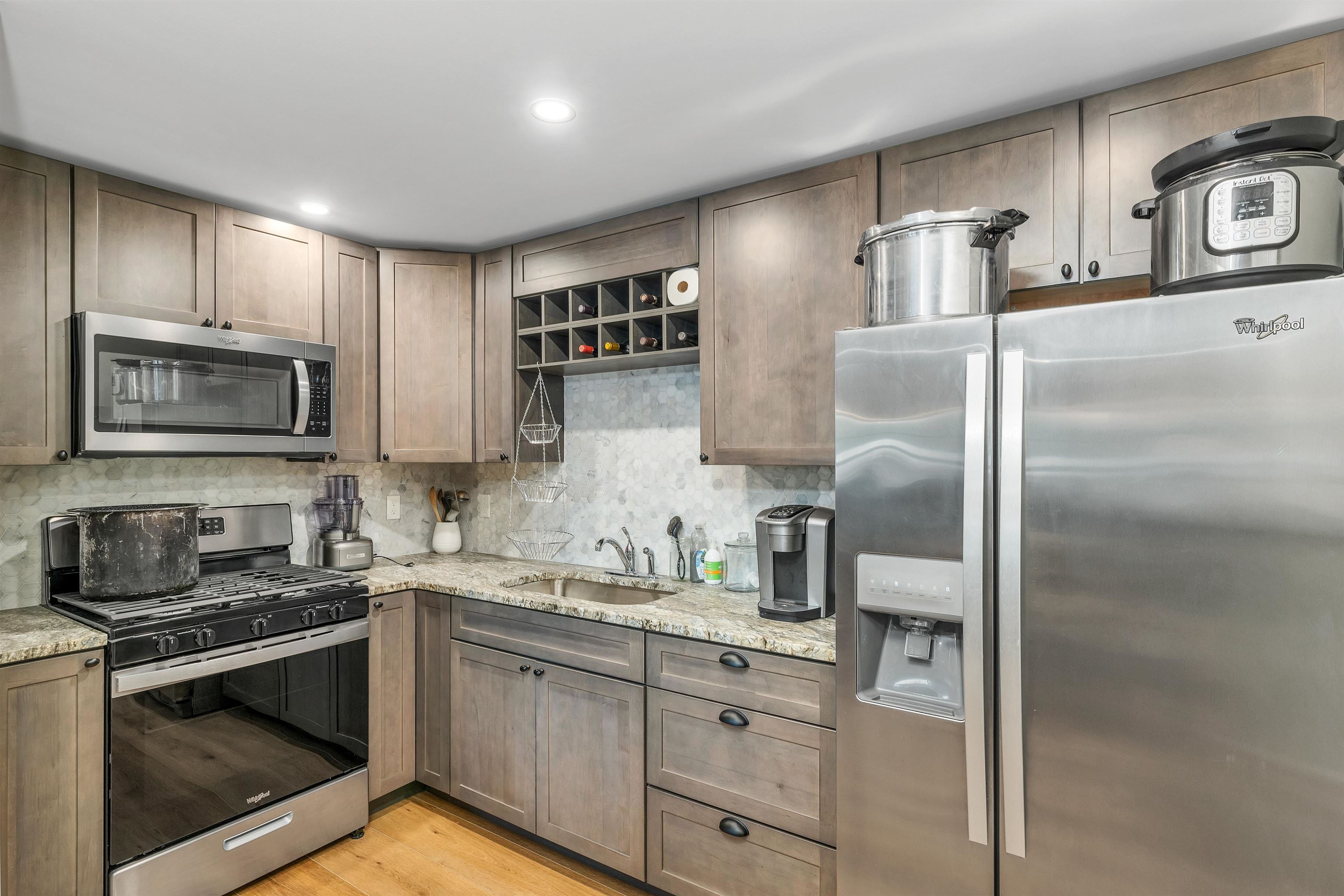 lower level summer kitchen