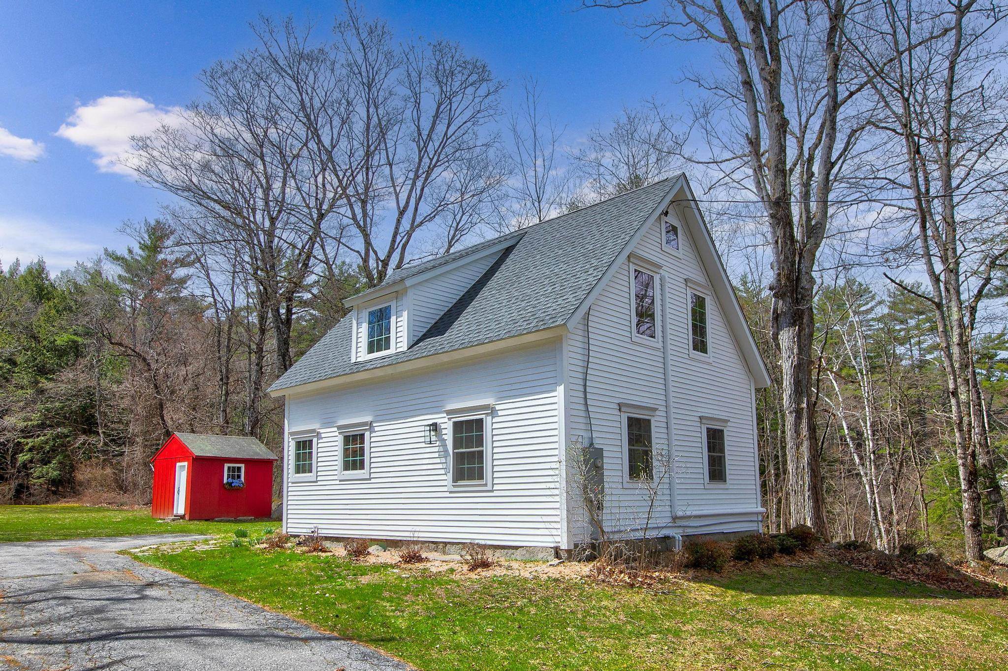 55 Water St, Bradford, NH 03221