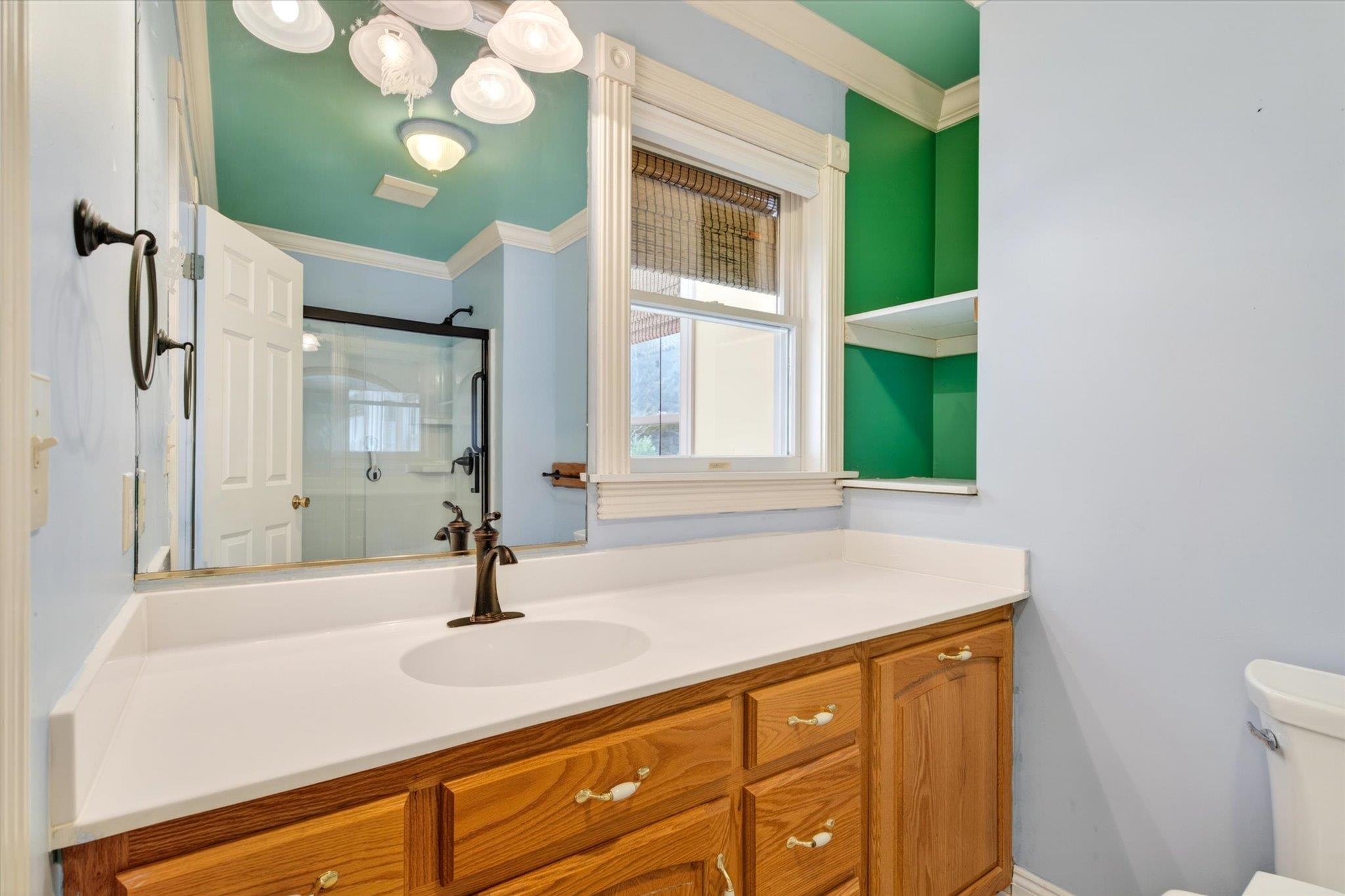 en- suite 3/4 bath 25048432
