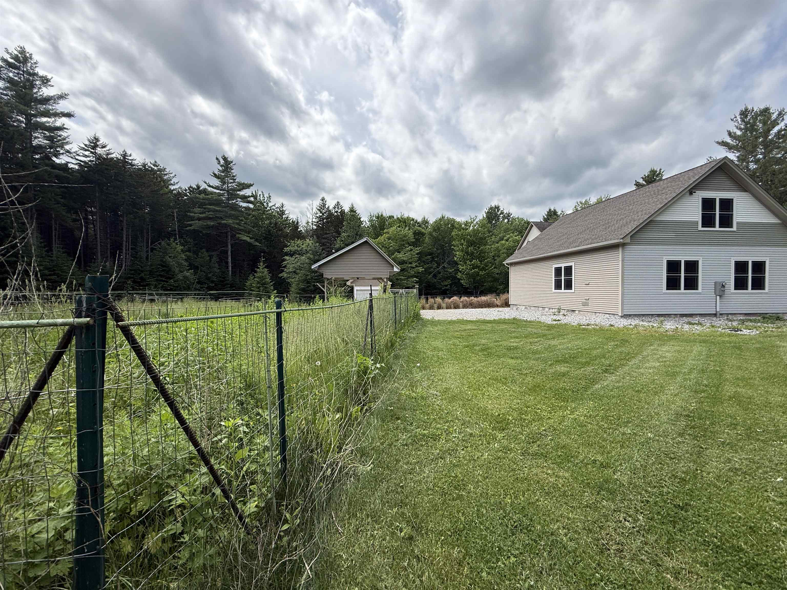 Garden space with back yard