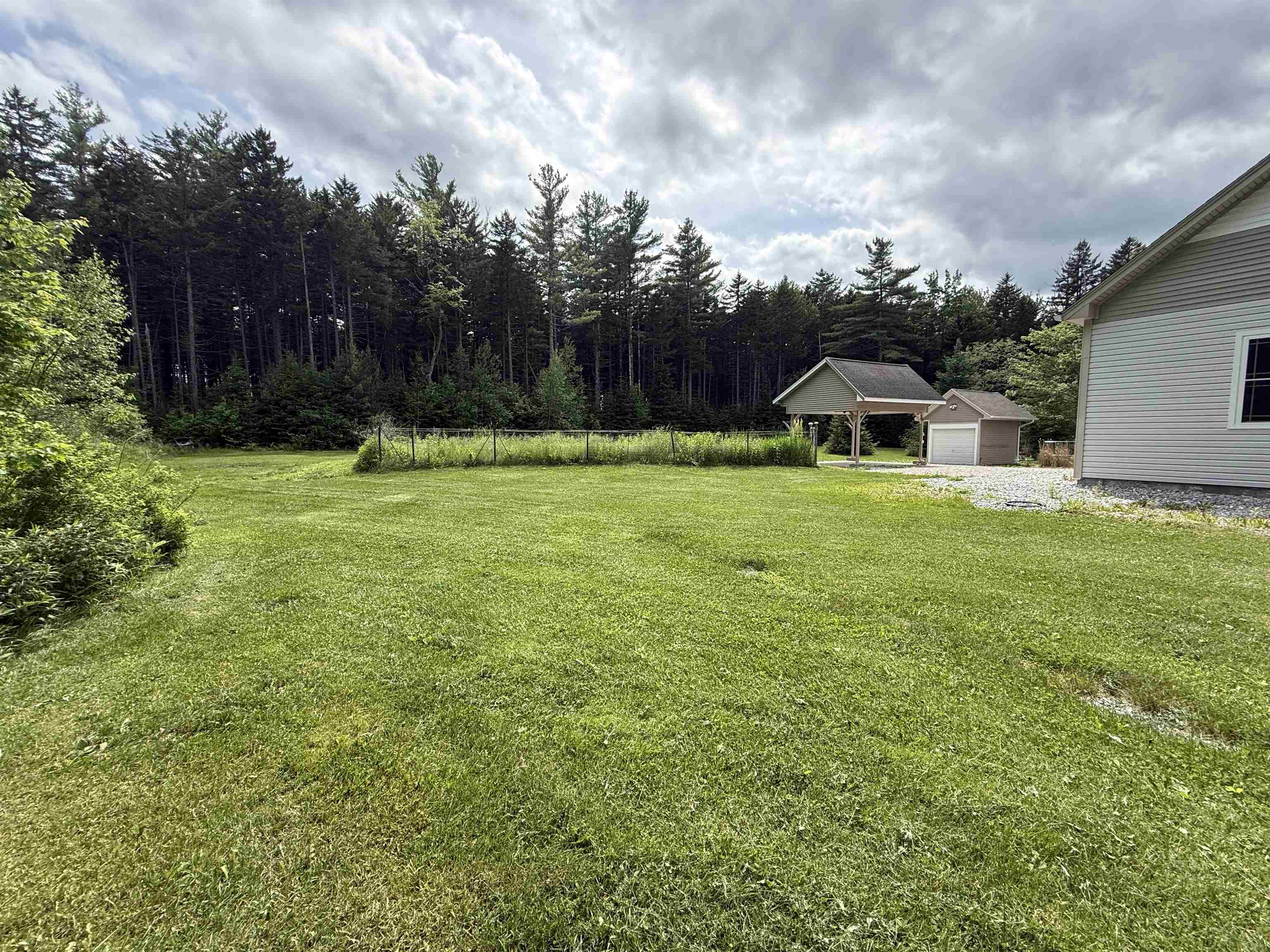 Large level back yard