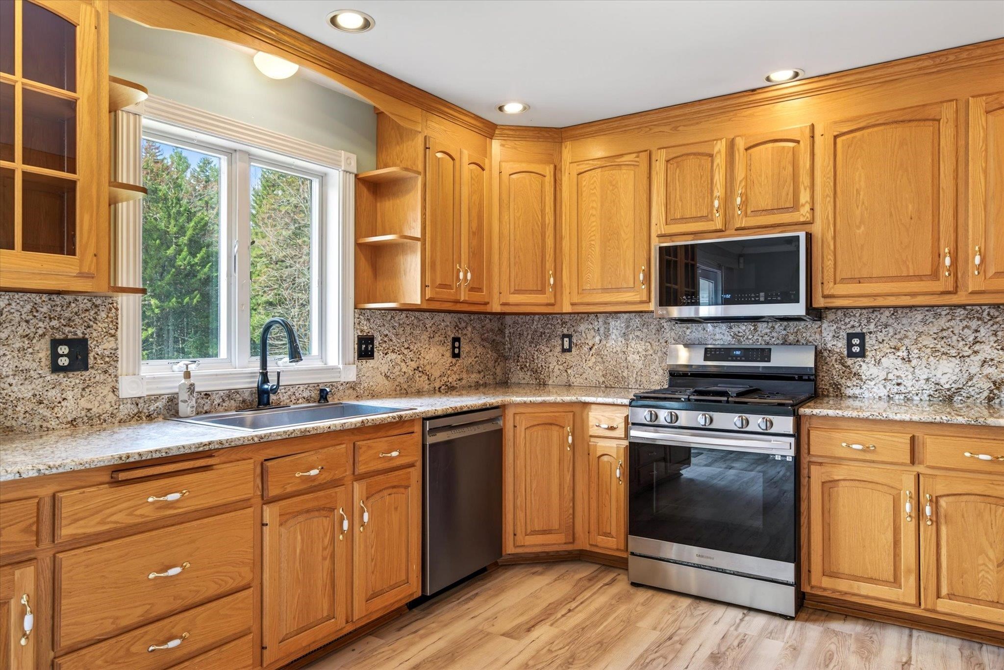 New granite counter tops with stainless steel appliances