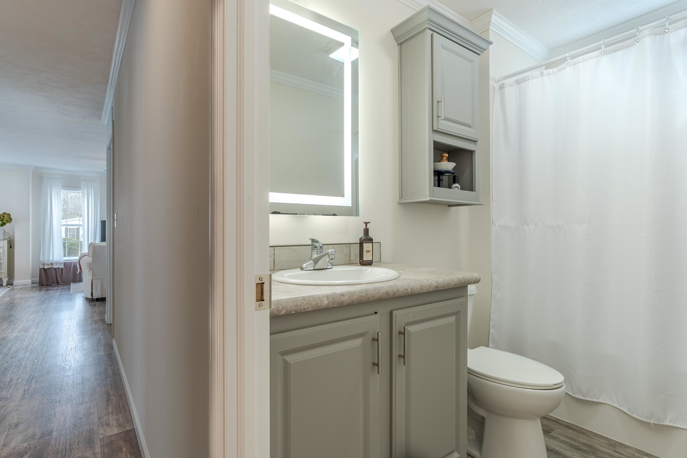 104 Robin Hood Dr, Exeter, NH 03833