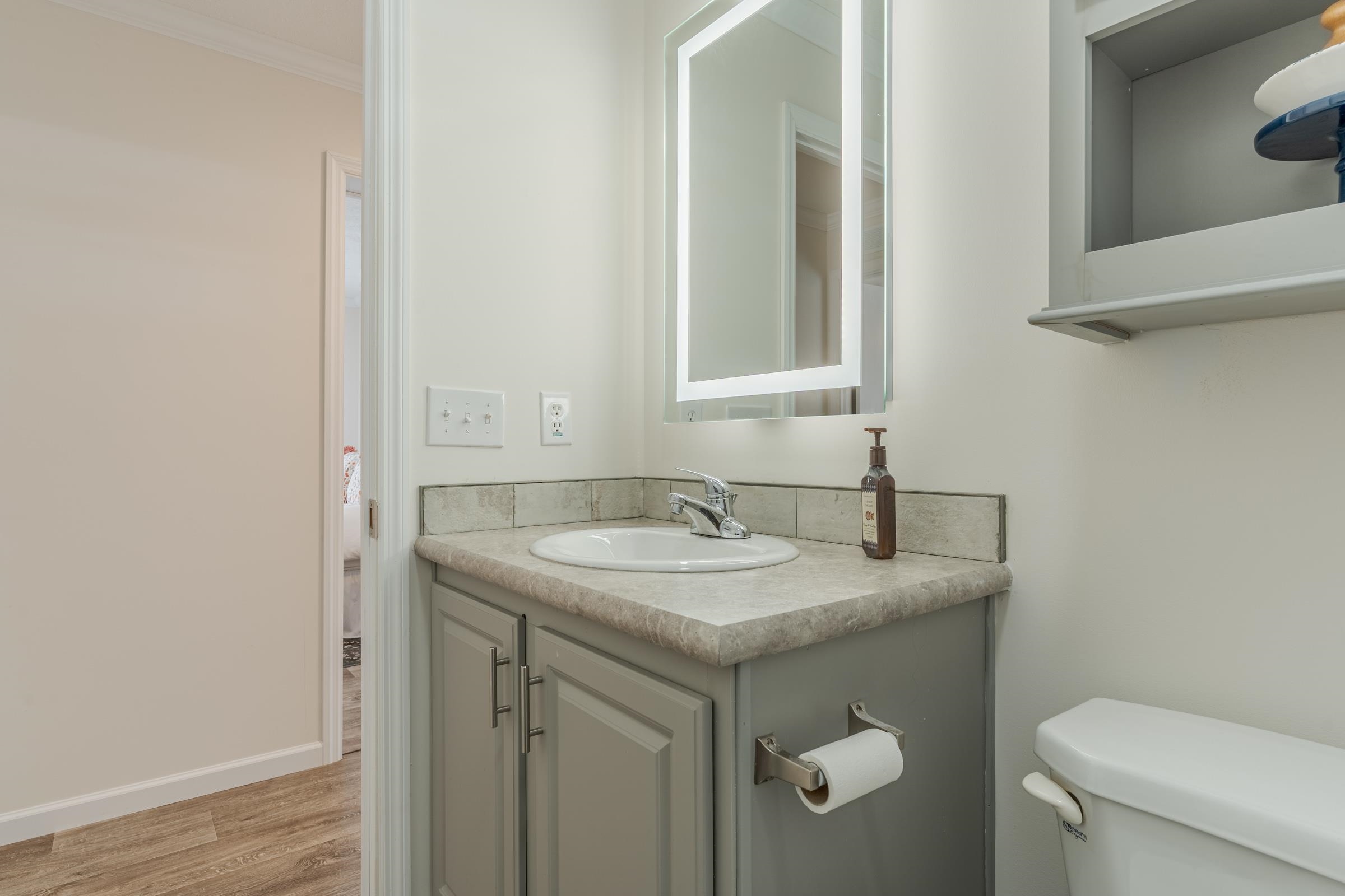 104 Robin Hood Dr, Exeter, NH 03833