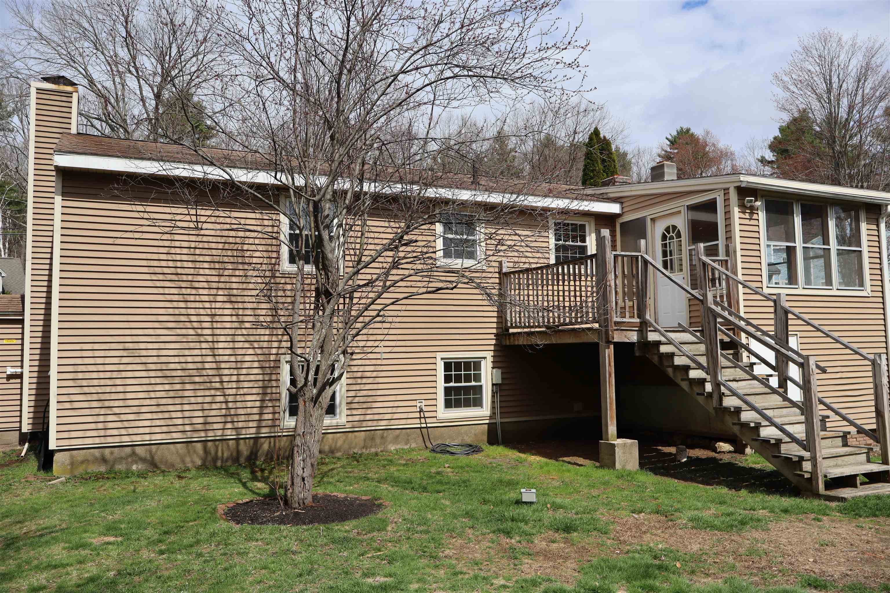 9 Whitehall Ter, Hooksett, NH 03106-1842