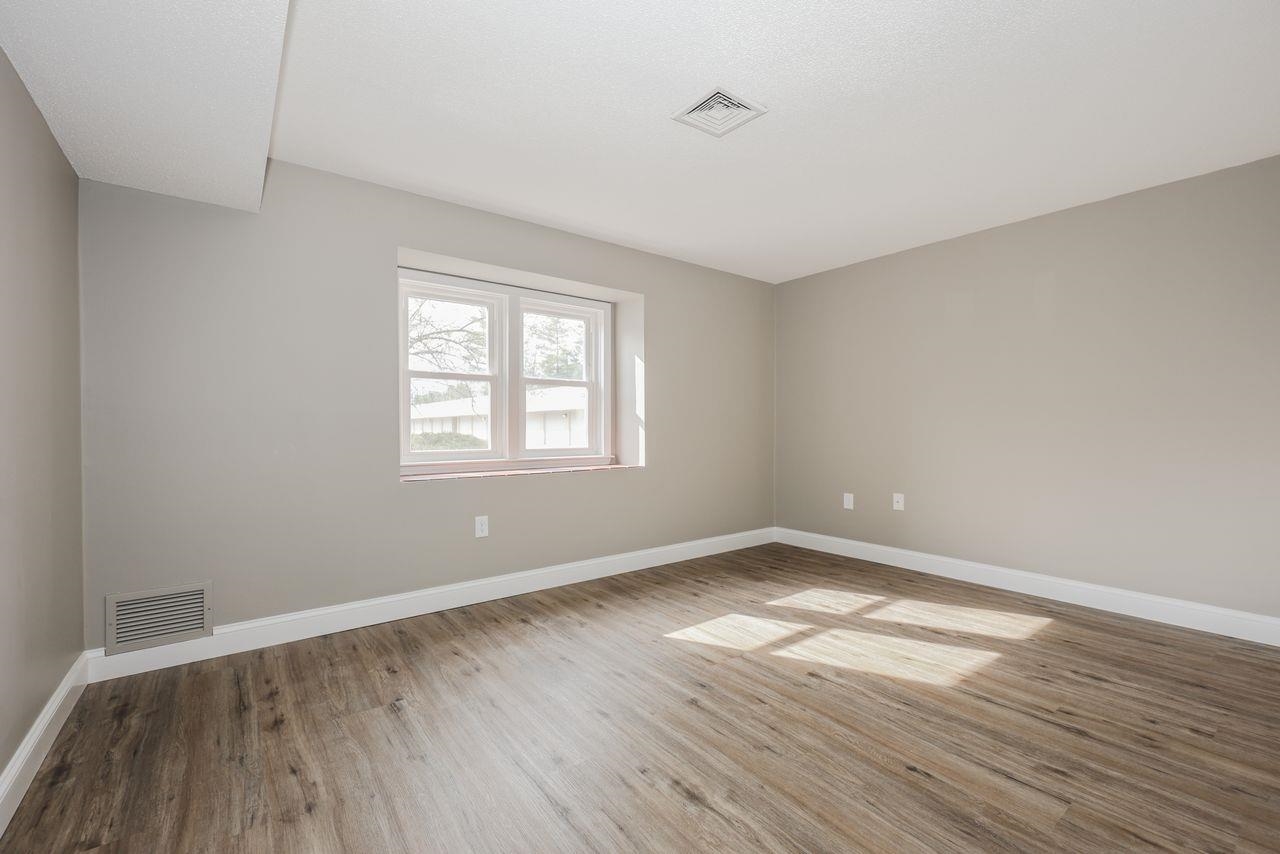 3 Roedean Dr #101, Nashua, NH 03063