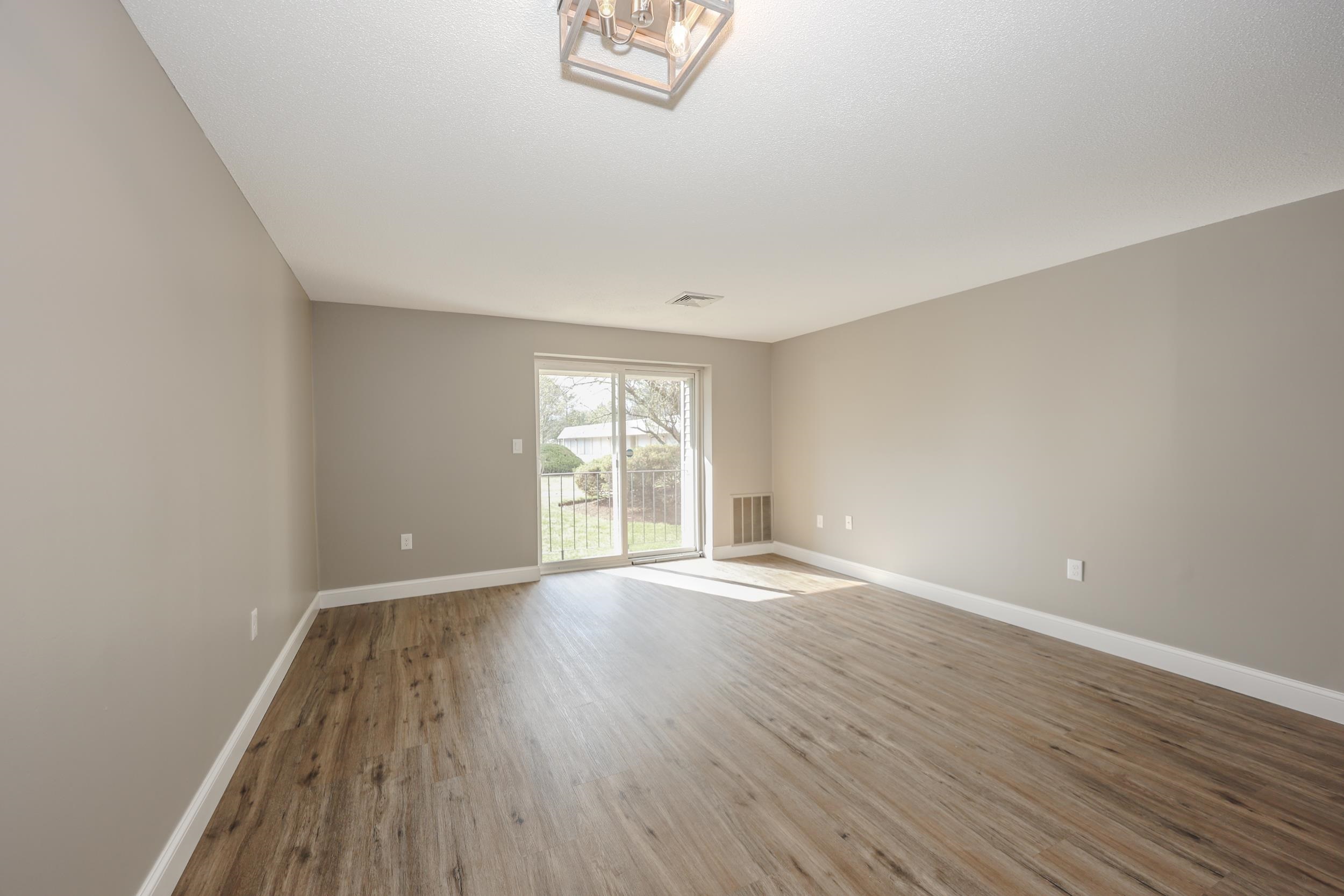 3 Roedean Dr #101, Nashua, NH 03063