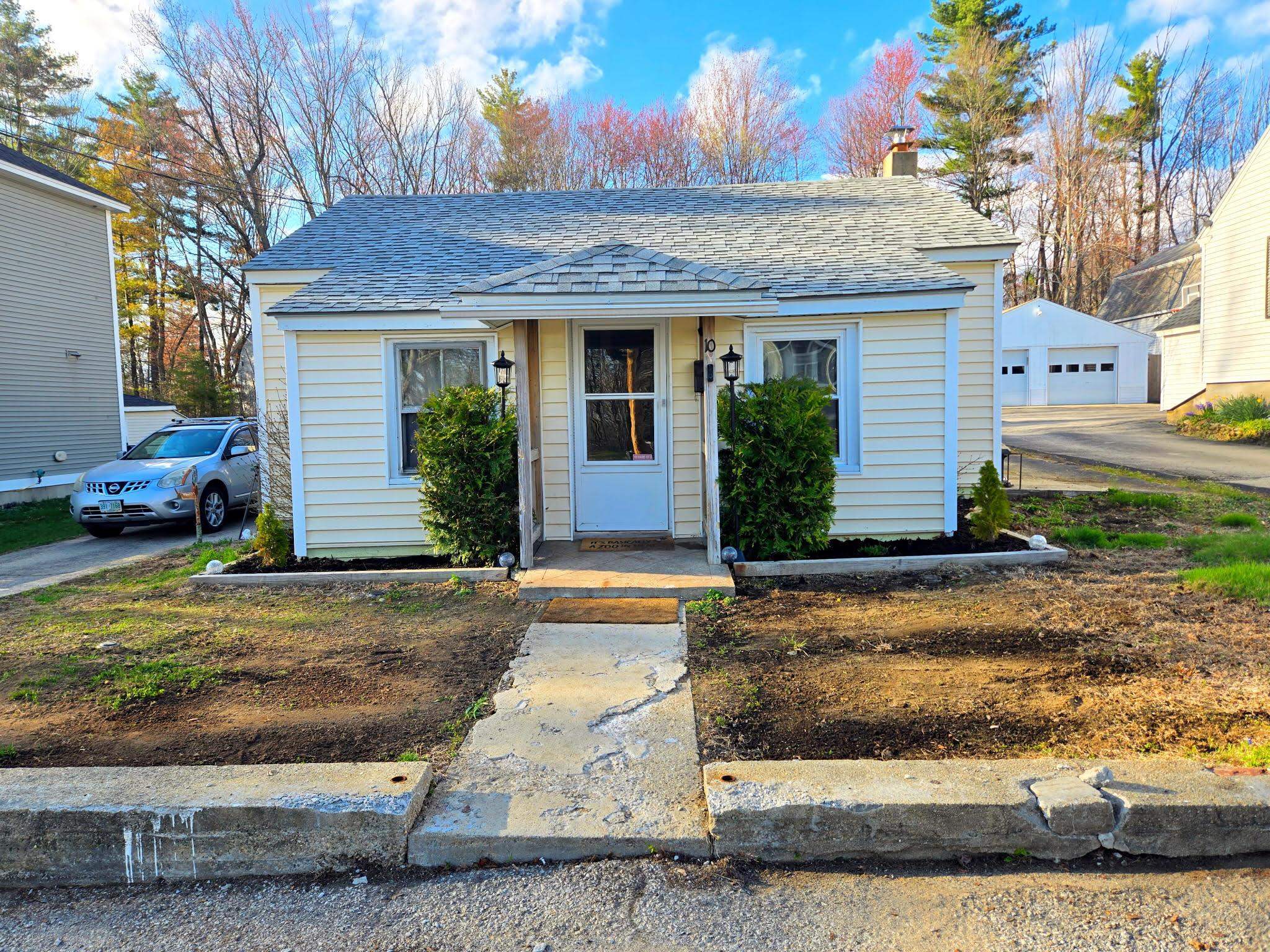 10 Lindy St, Pembroke, NH 03275