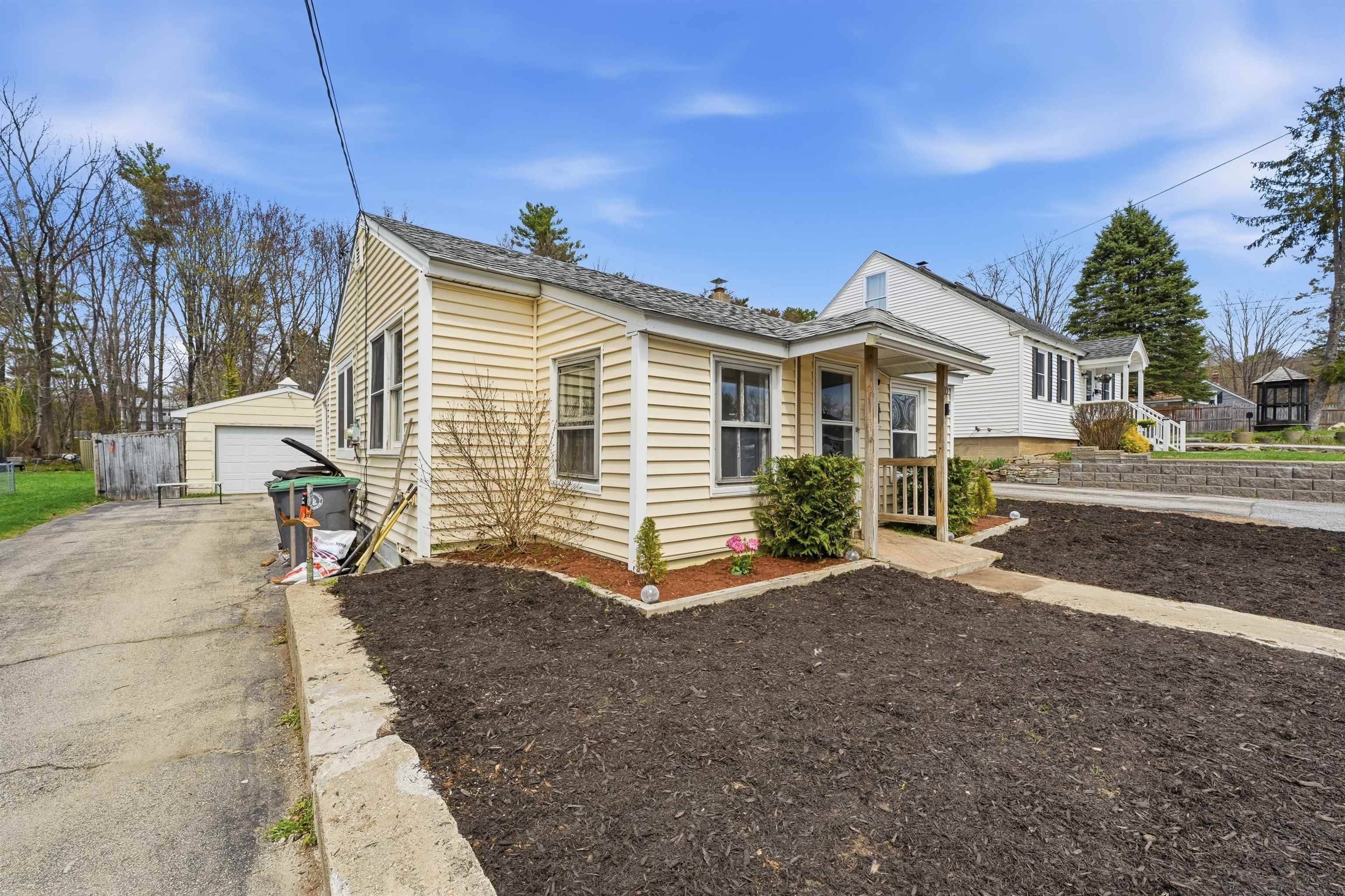 10 Lindy St, Pembroke, NH 03275