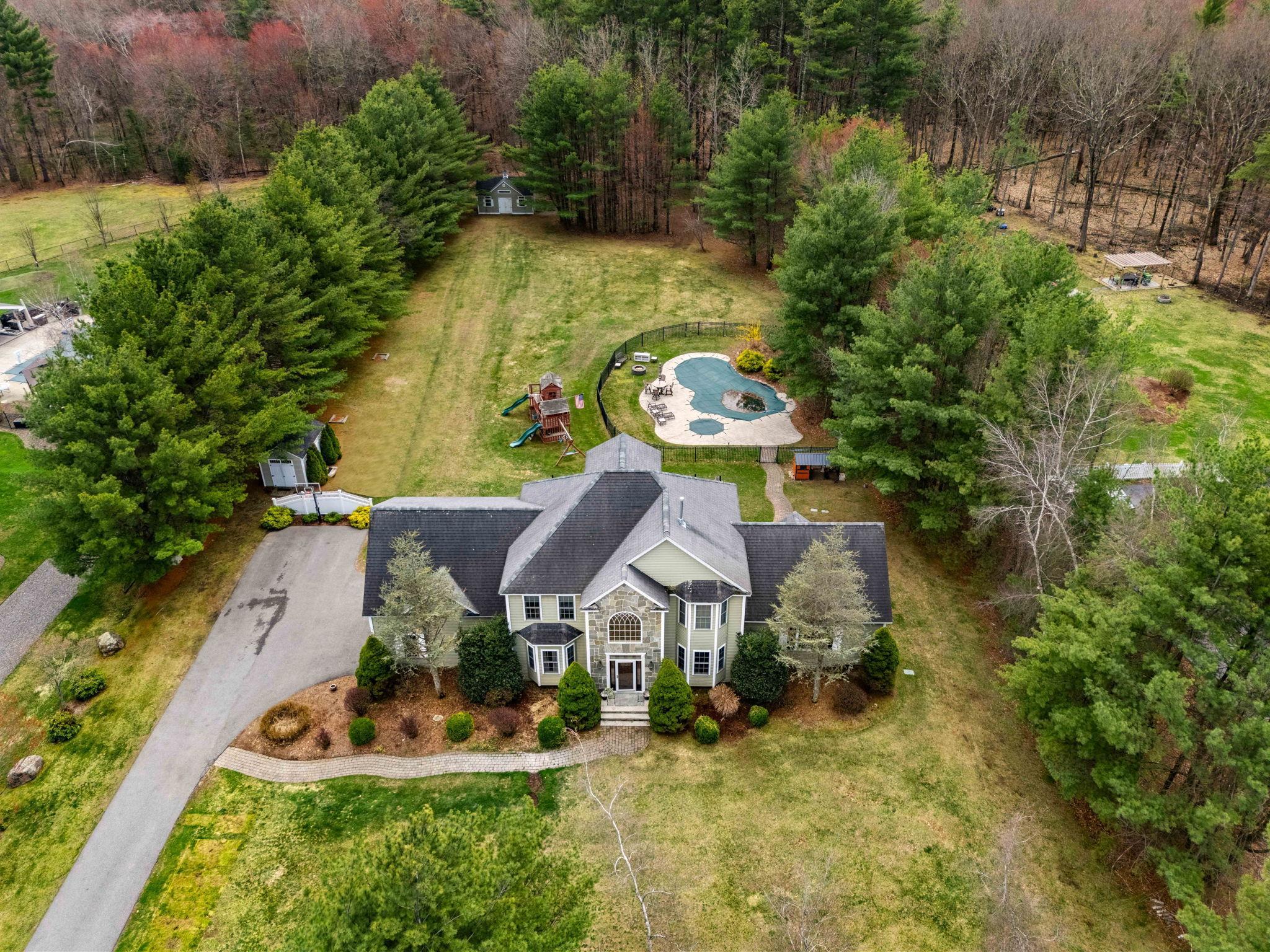 3 Surrey Ln, Salem, NH 03079