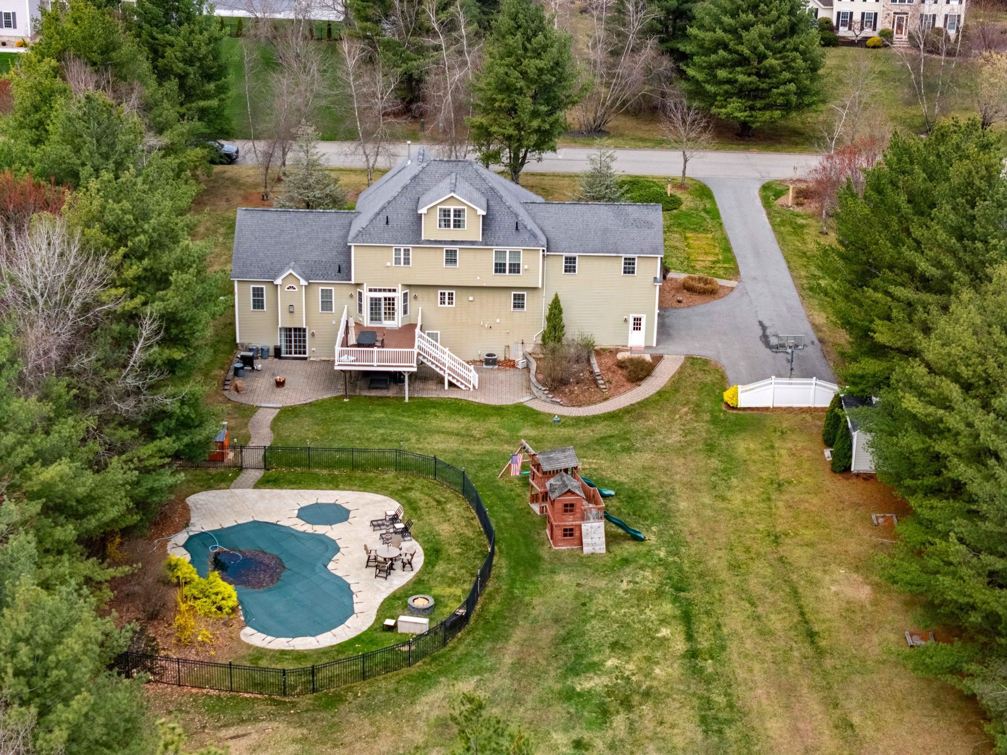 3 Surrey Ln, Salem, NH 03079