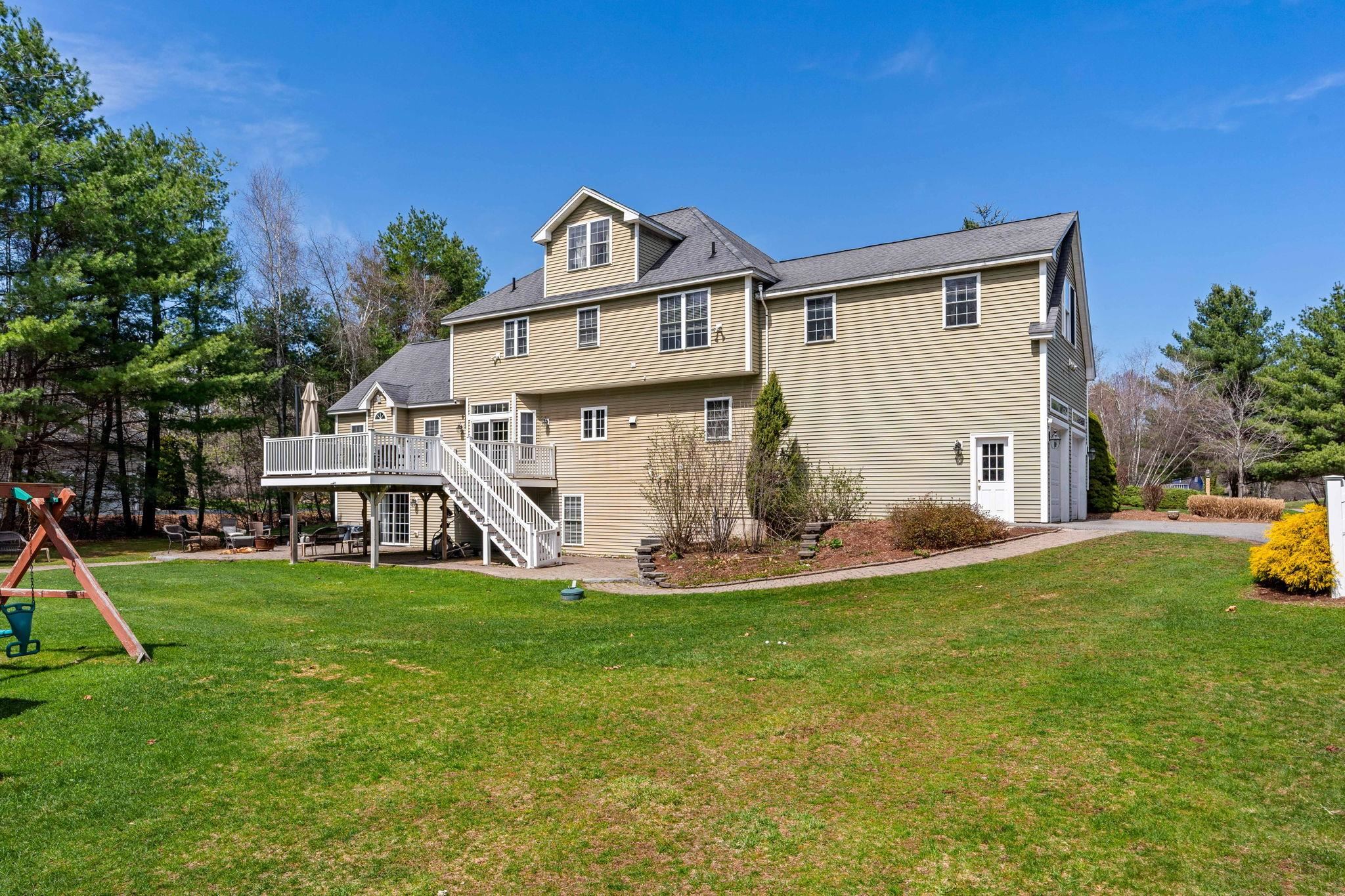 3 Surrey Ln, Salem, NH 03079