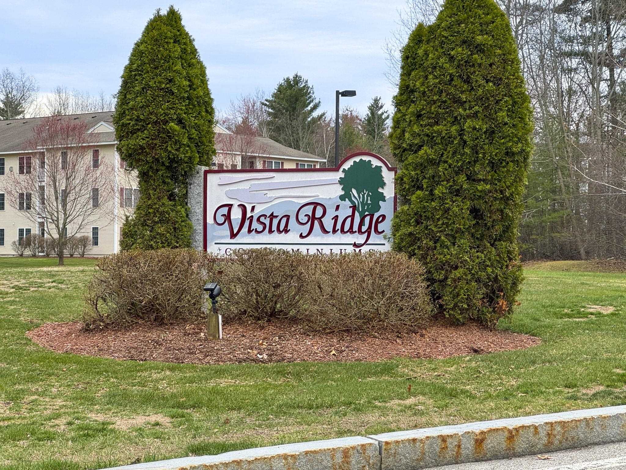 4 Crestview Cir, Londonderry, NH 03053