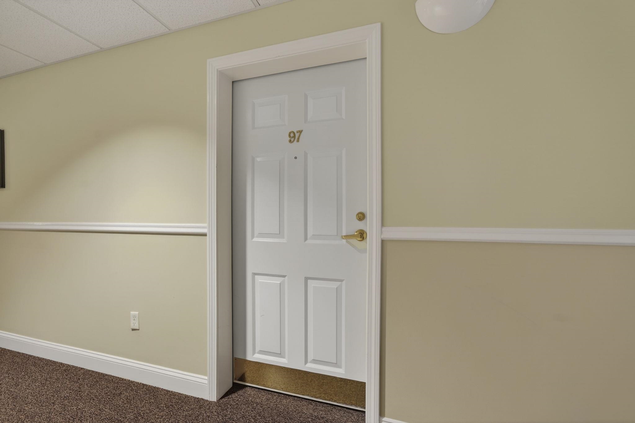 4 Crestview Cir #97, Londonderry, NH 03053