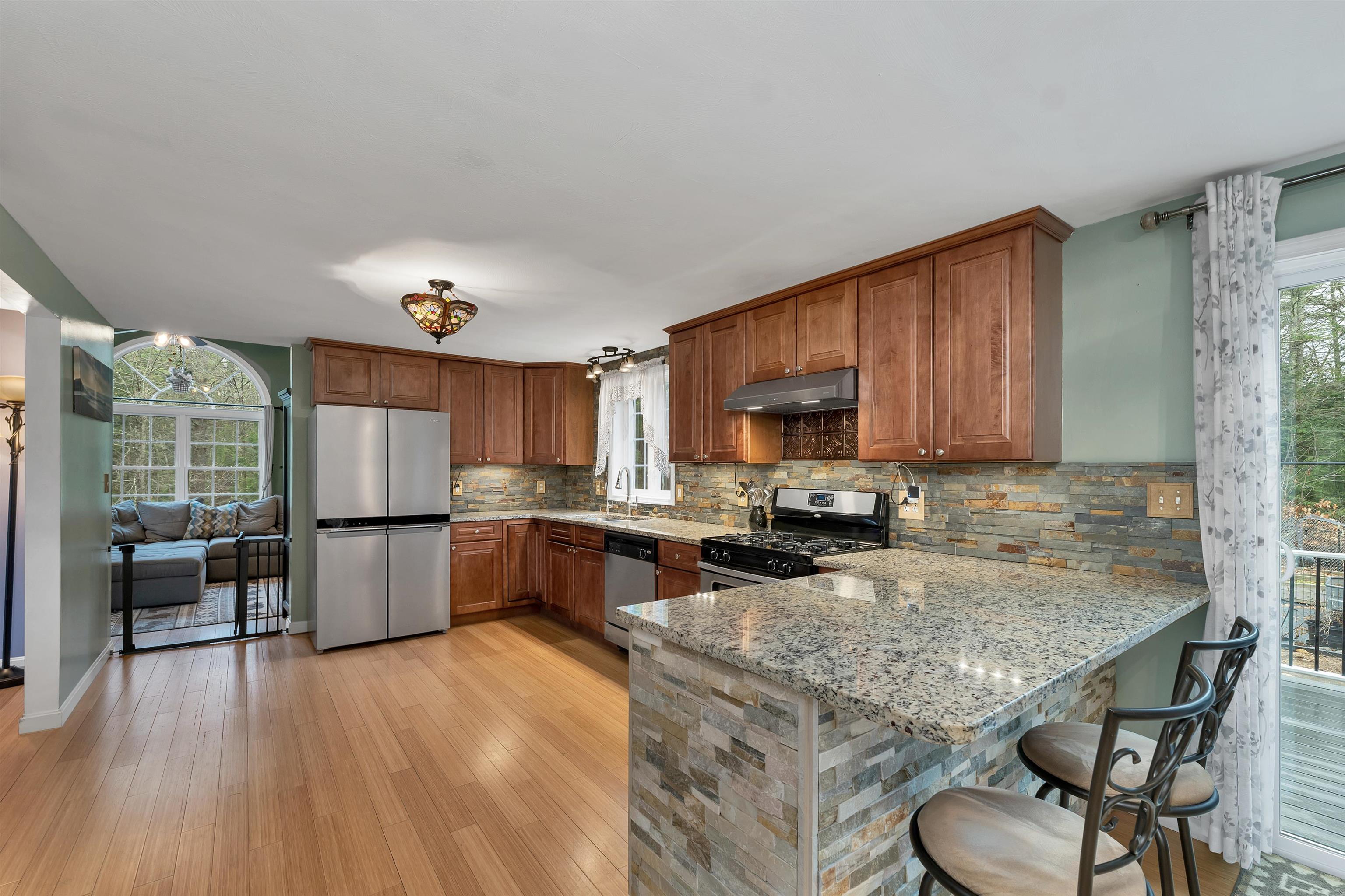 20 Ventura Dr, Raymond, NH 03077