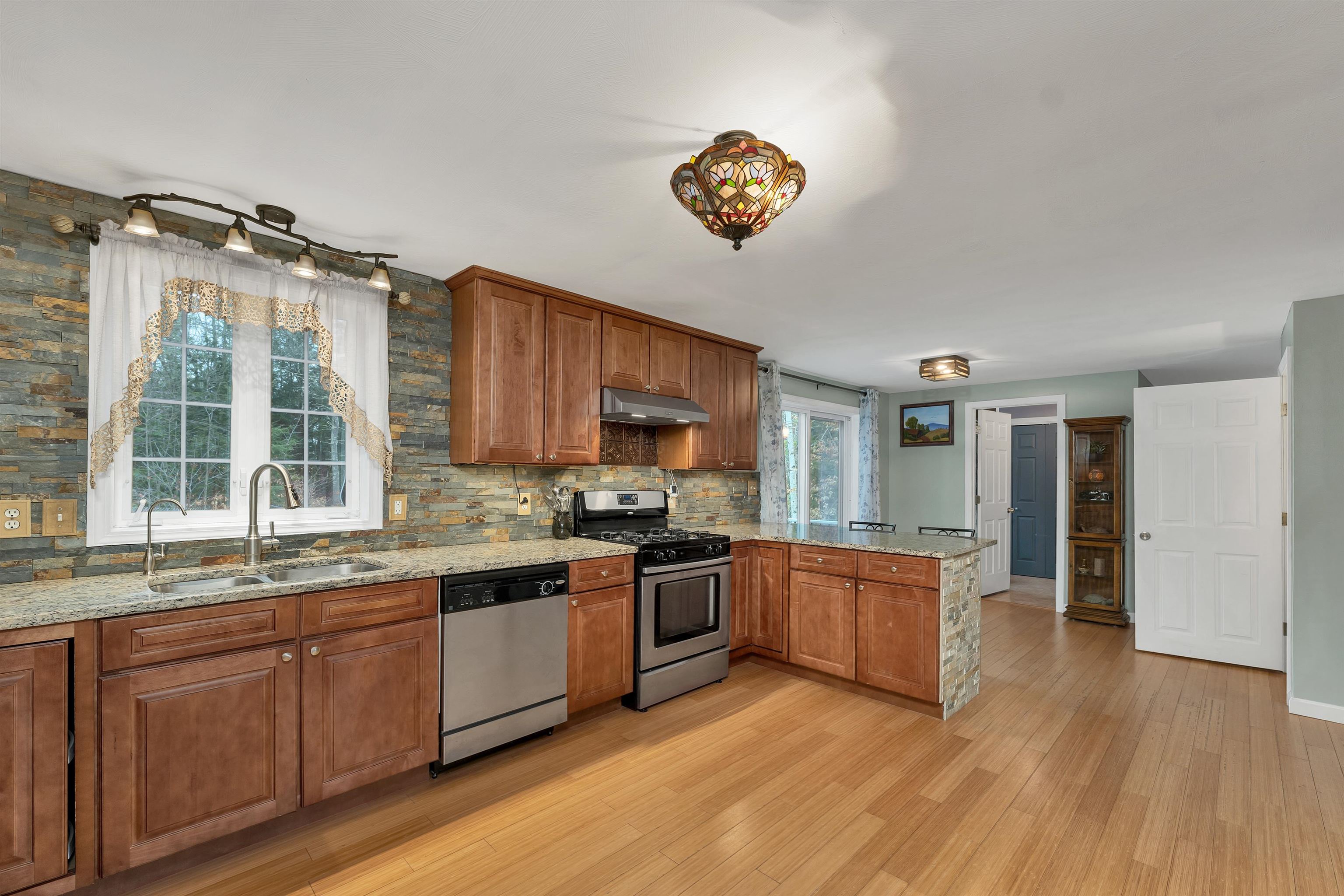 20 Ventura Dr, Raymond, NH 03077