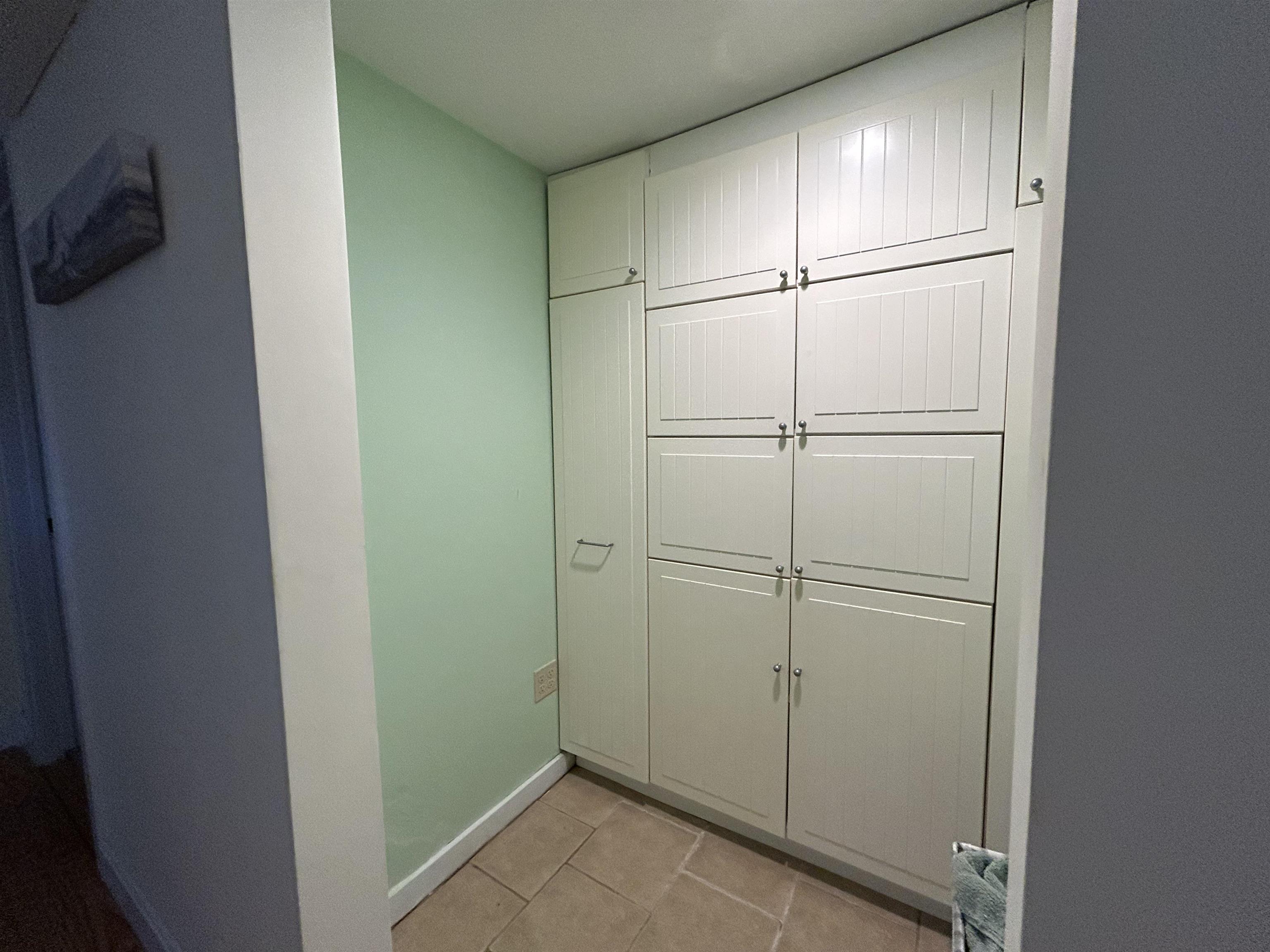 Storage, lower level. 25053028