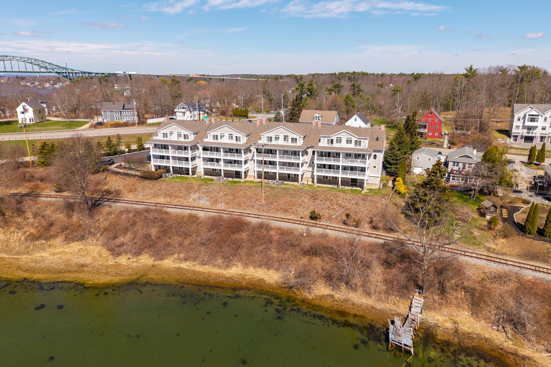 19 Bridge St #6, Kittery, ME 03904