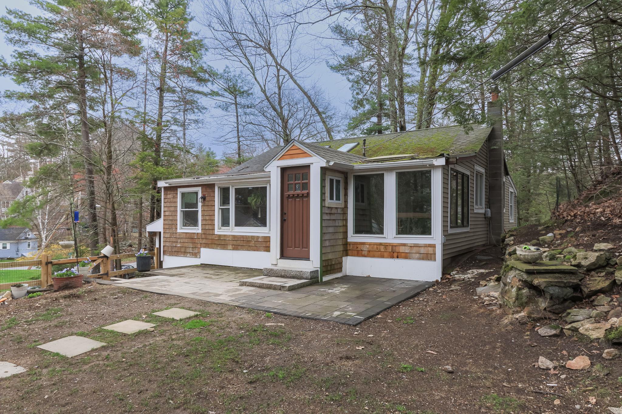 21 Hemlock Heights Rd, Atkinson, NH 03811