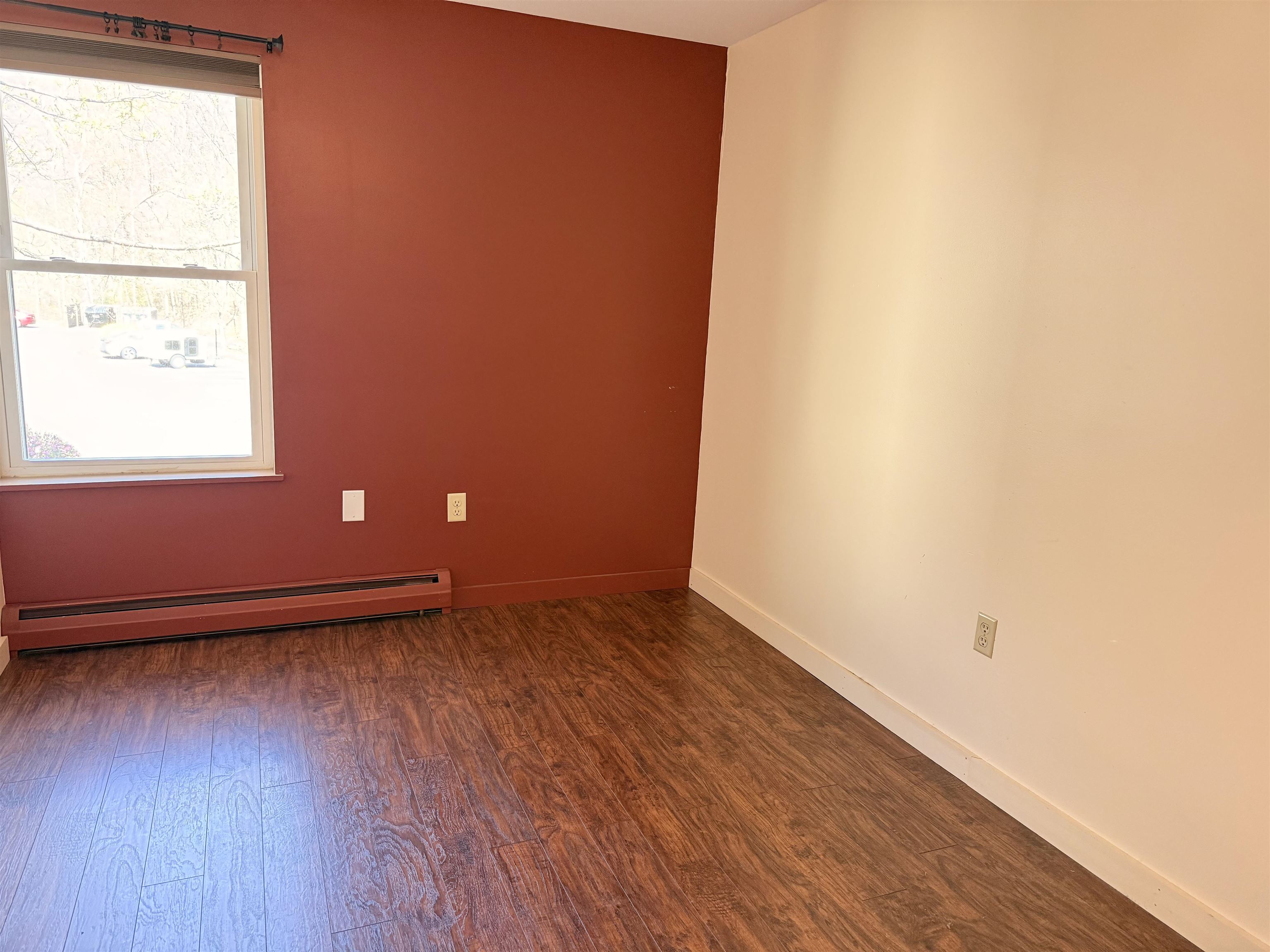 2nd bedroom (2nd floor)