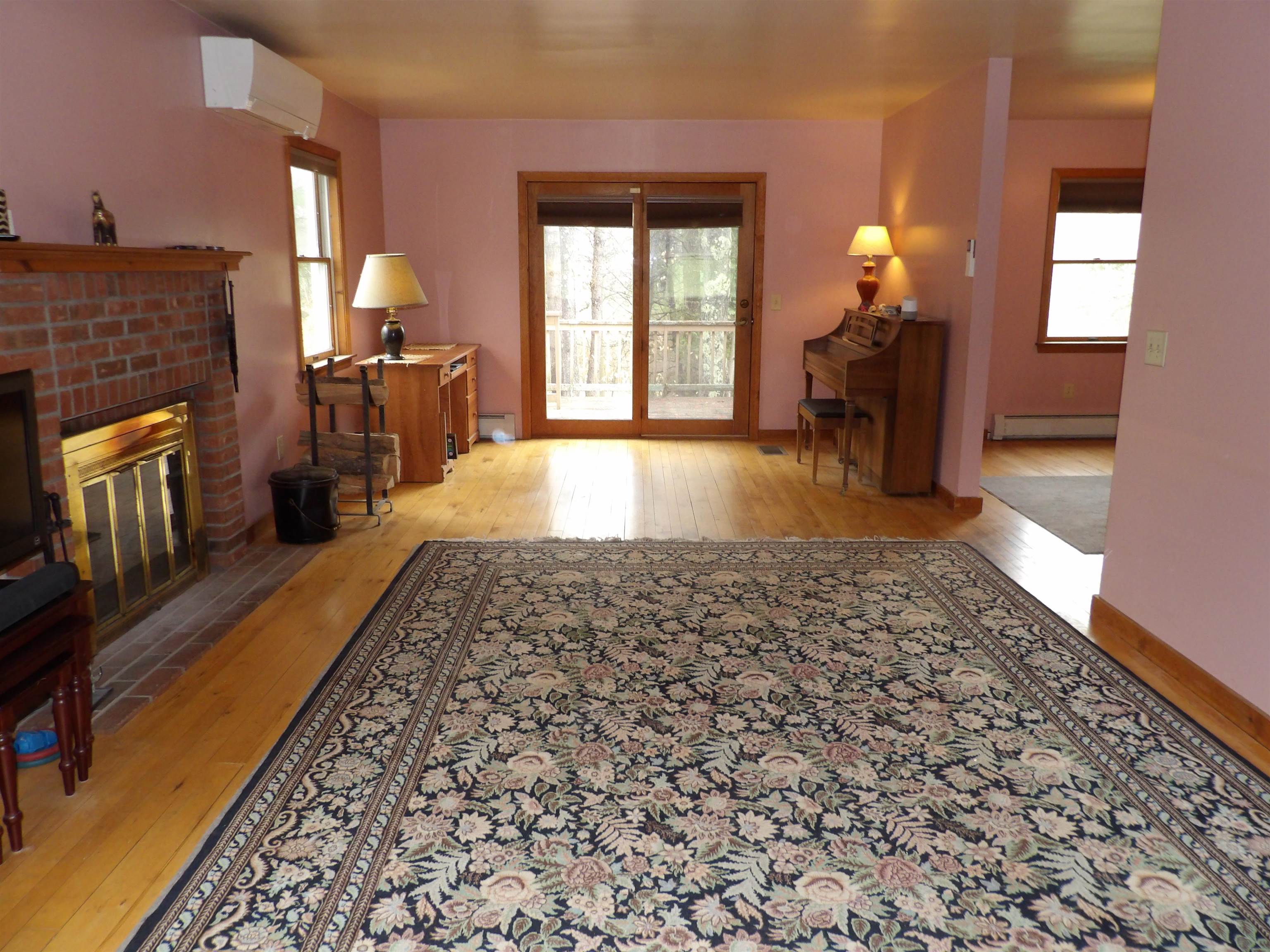 25 Laverne Dr, Rutland City, VT 05701