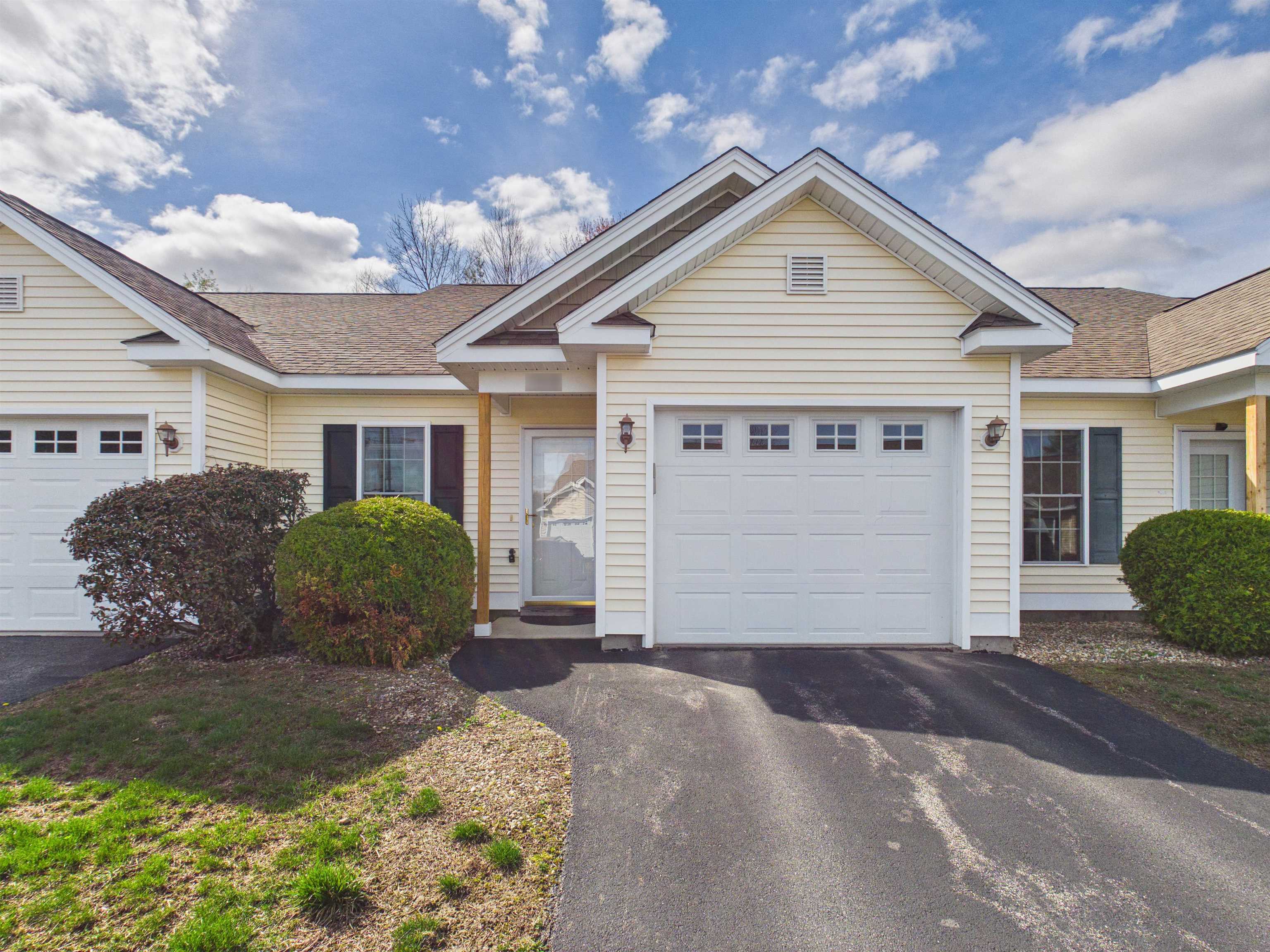 28 Owens Dr #106, Swanzey, NH 03446