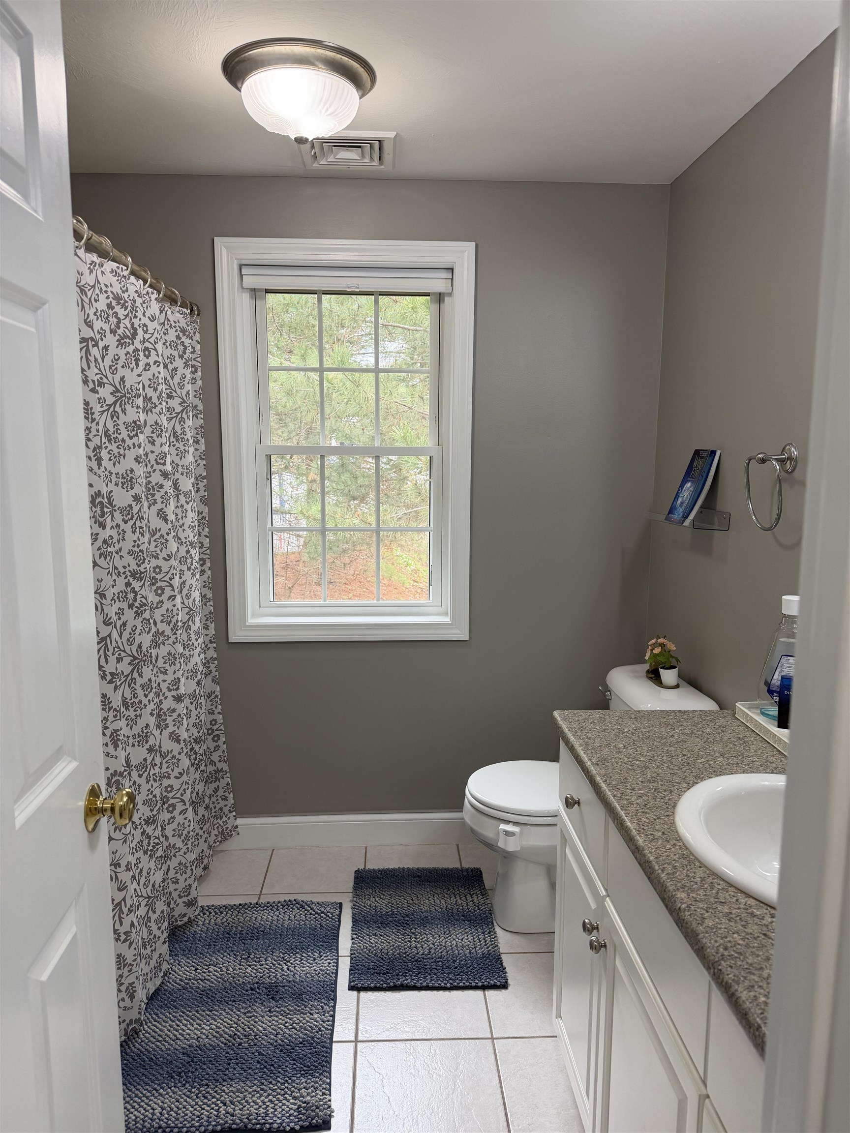 3 Katie Ln, Nashua, NH 03062-0000