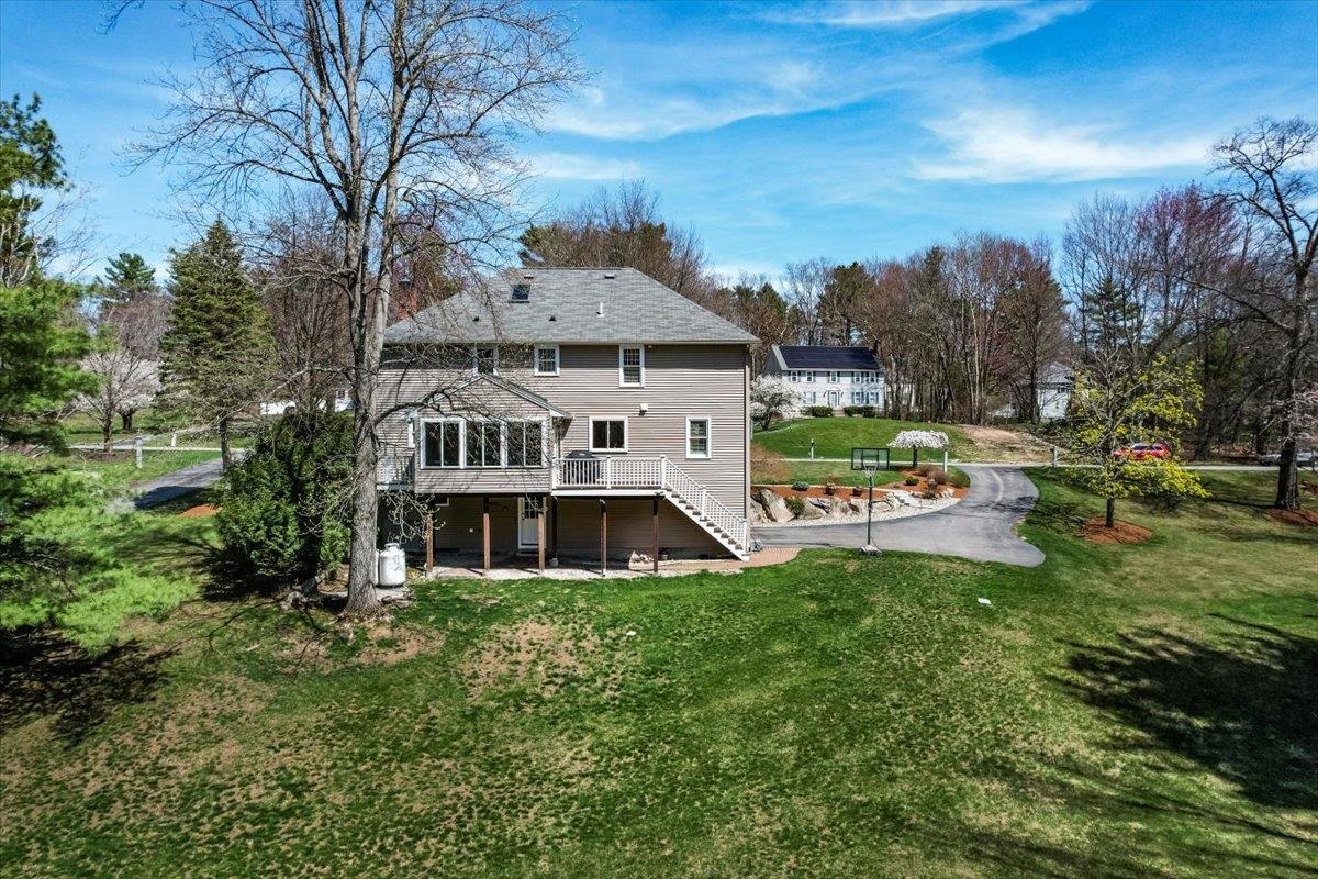 5 Nutfield Dr, Londonderry, NH 03053