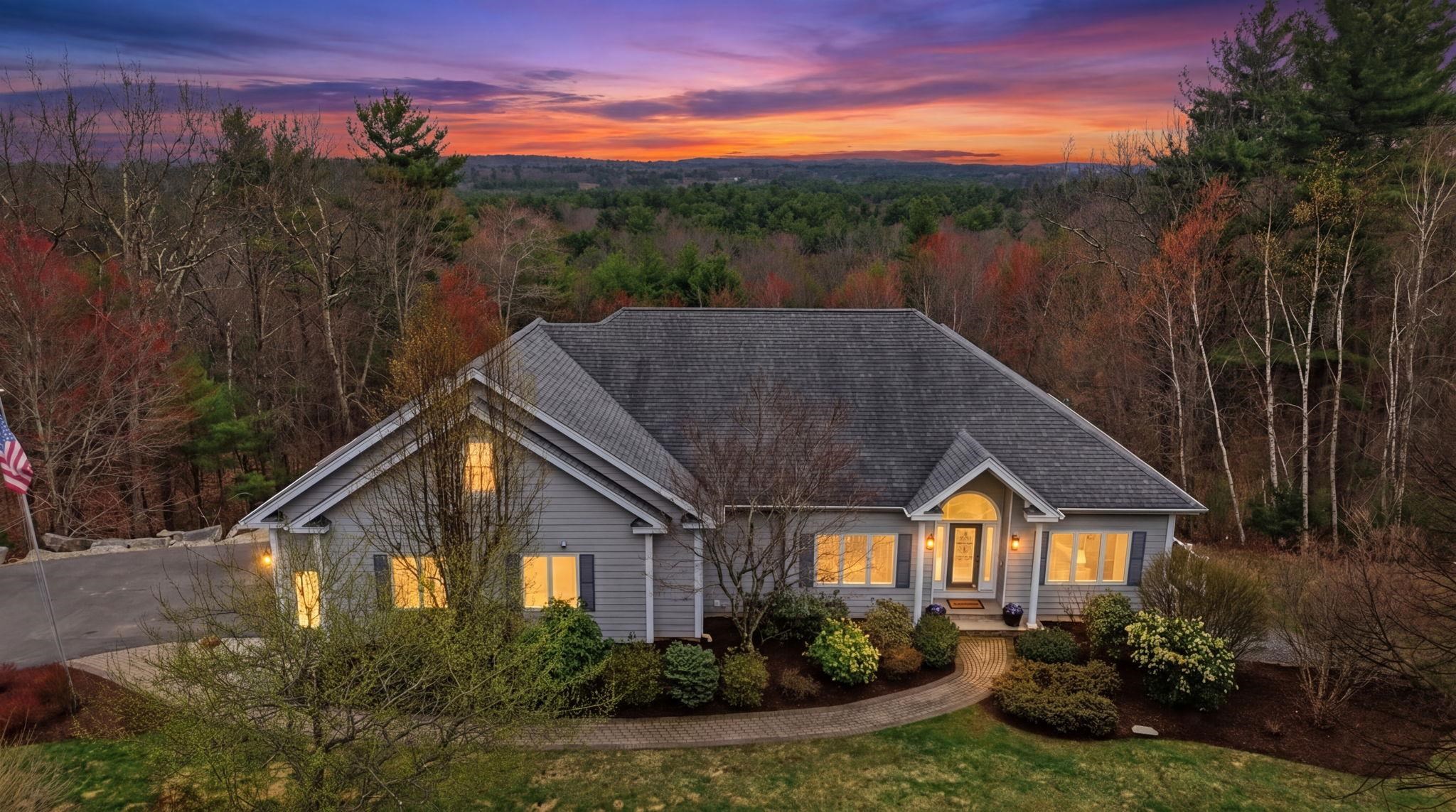 8 Ledgewood Dr, Londonderry, NH 03053