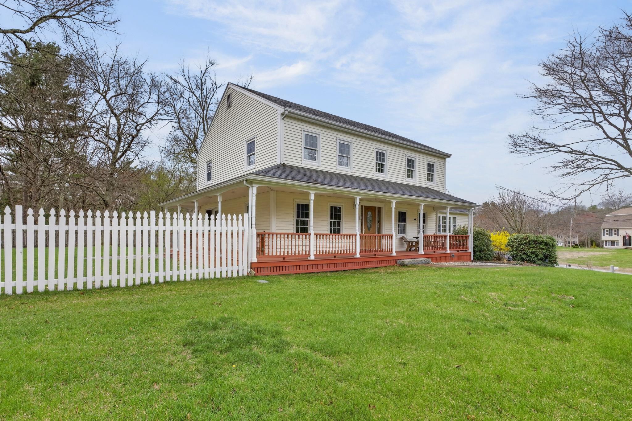 2 Windsor Dr, Litchfield, NH 03052