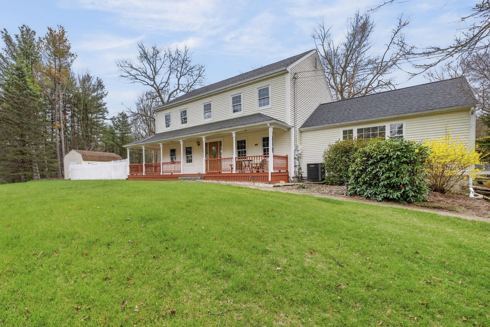 2 Windsor Dr, Litchfield, NH 03052