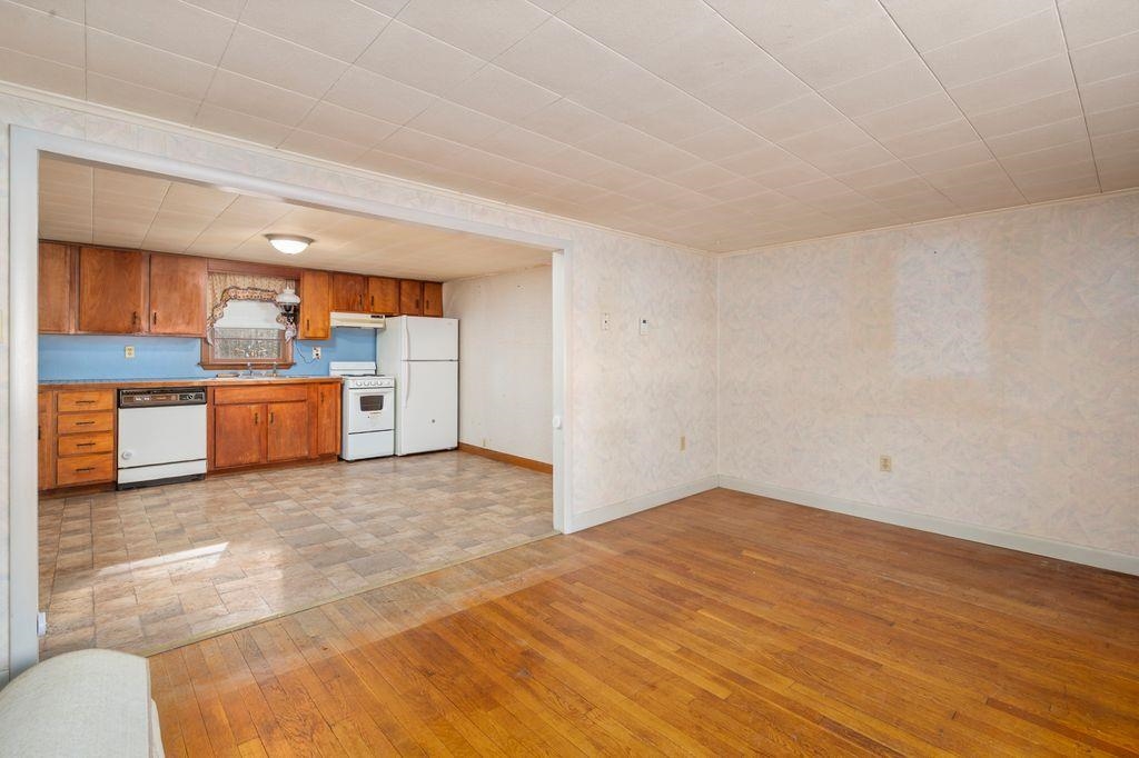 92 Gilmanton Rd, Belmont, NH 03220