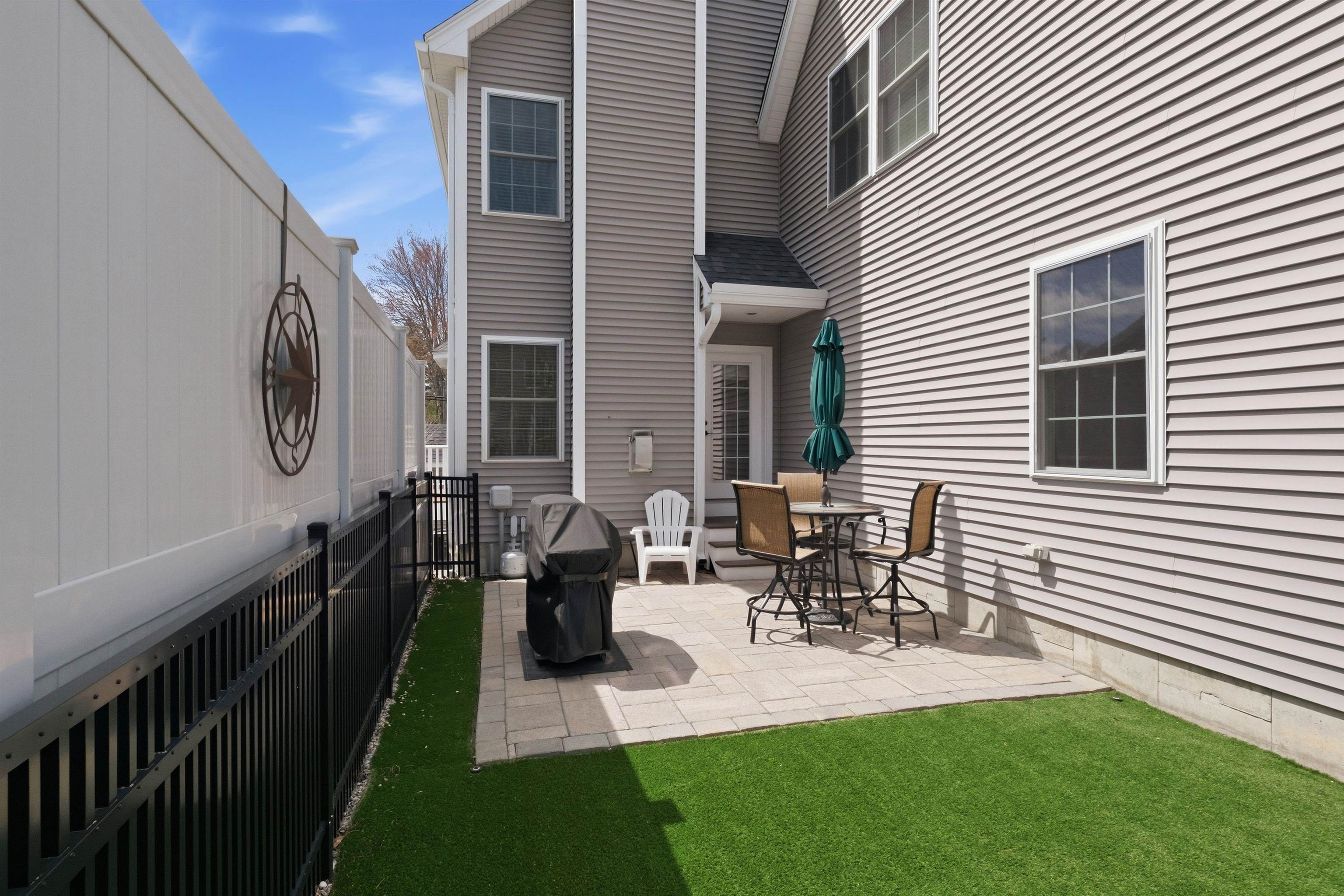 2 Goldenrod Ln, Concord, NH 03301