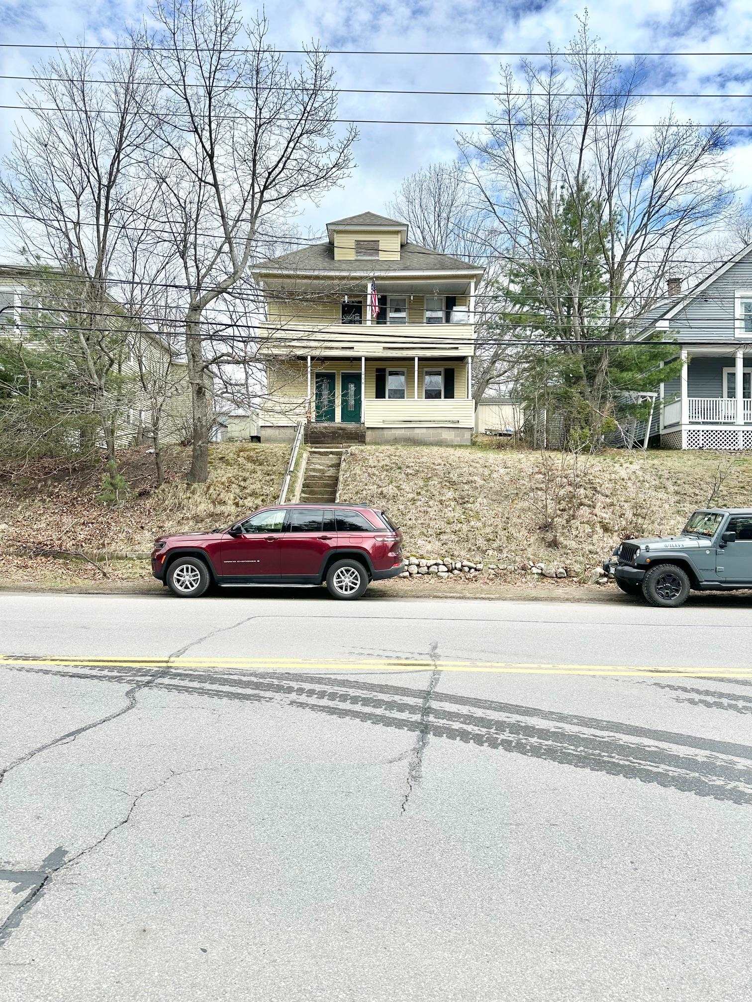 477-479 Calef Rd, Manchester, NH 03103