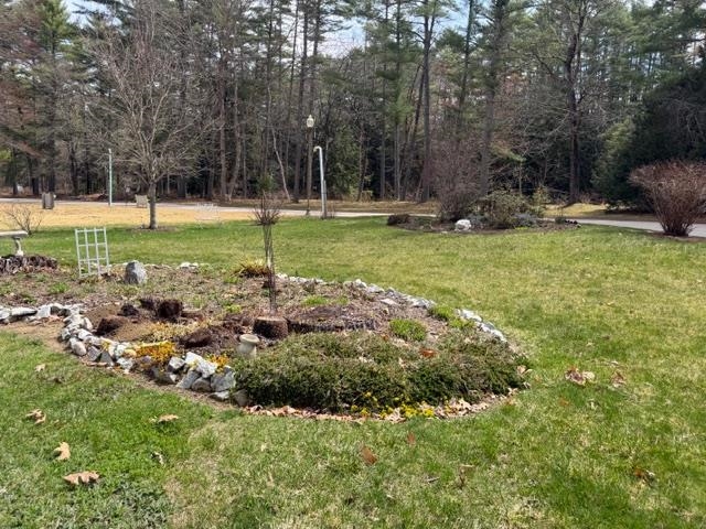 27 Queens Ln, Epsom, NH 03234