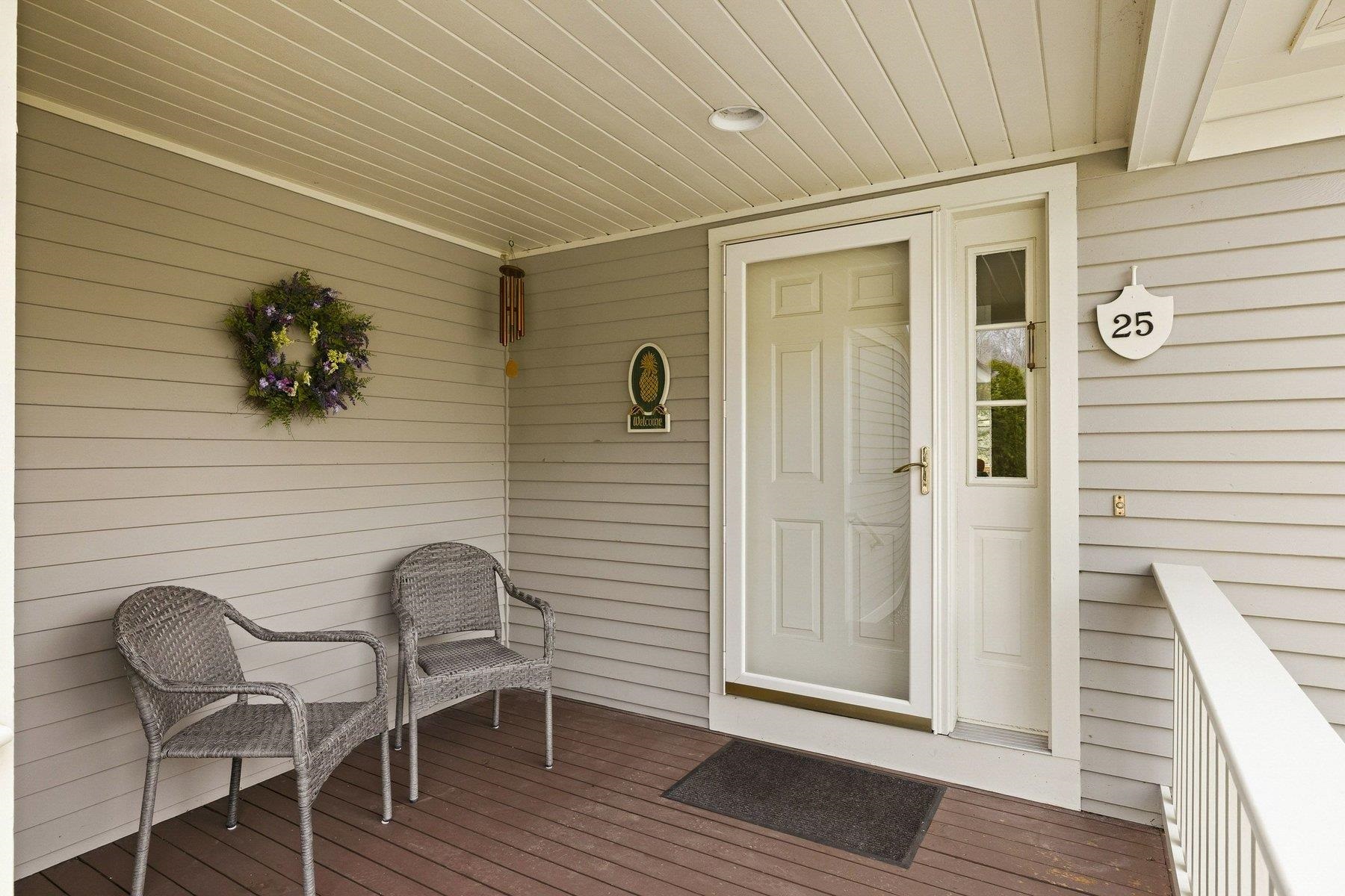 25 Peninsula Dr, Stratham, NH 03885