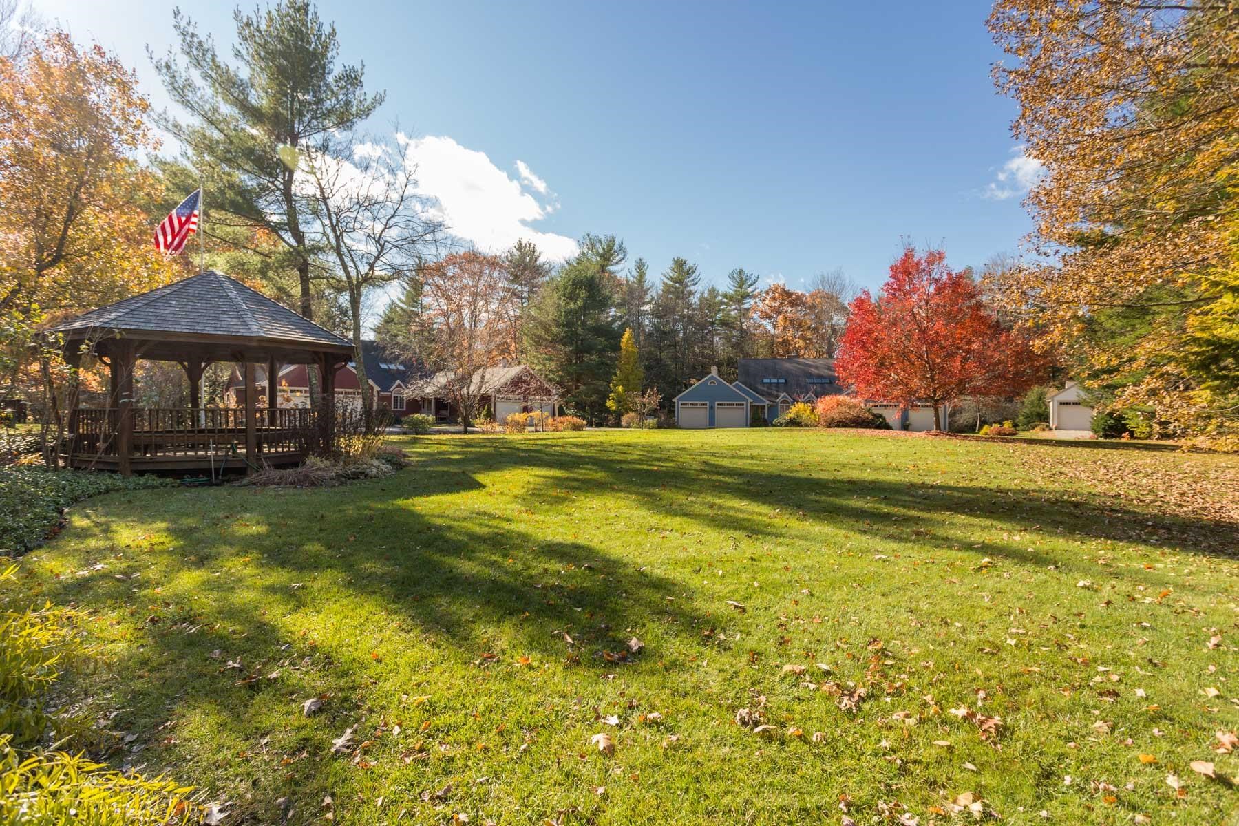 25 Peninsula Dr, Stratham, NH 03885