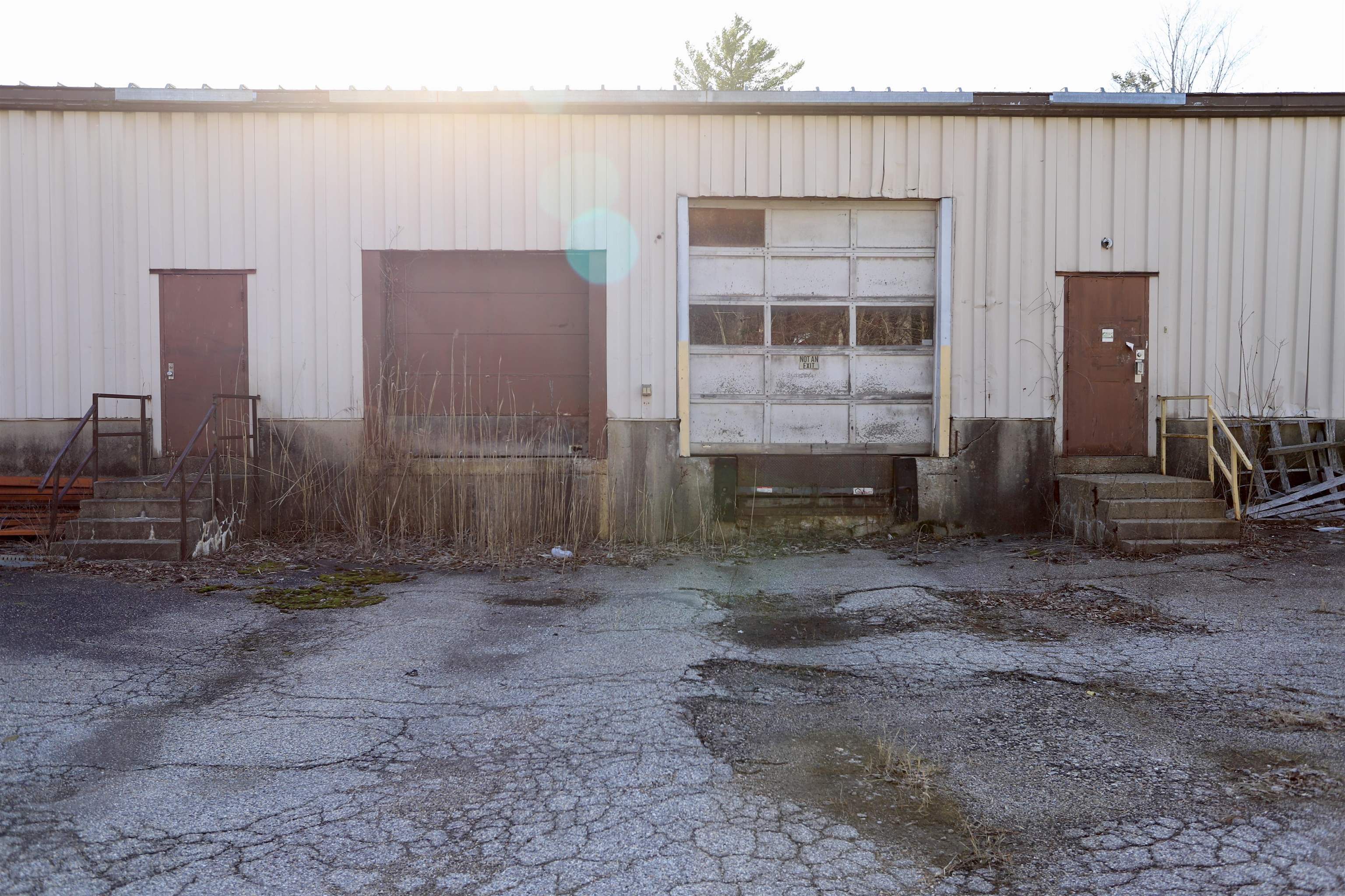 2 Dock Doors (Warehouse)