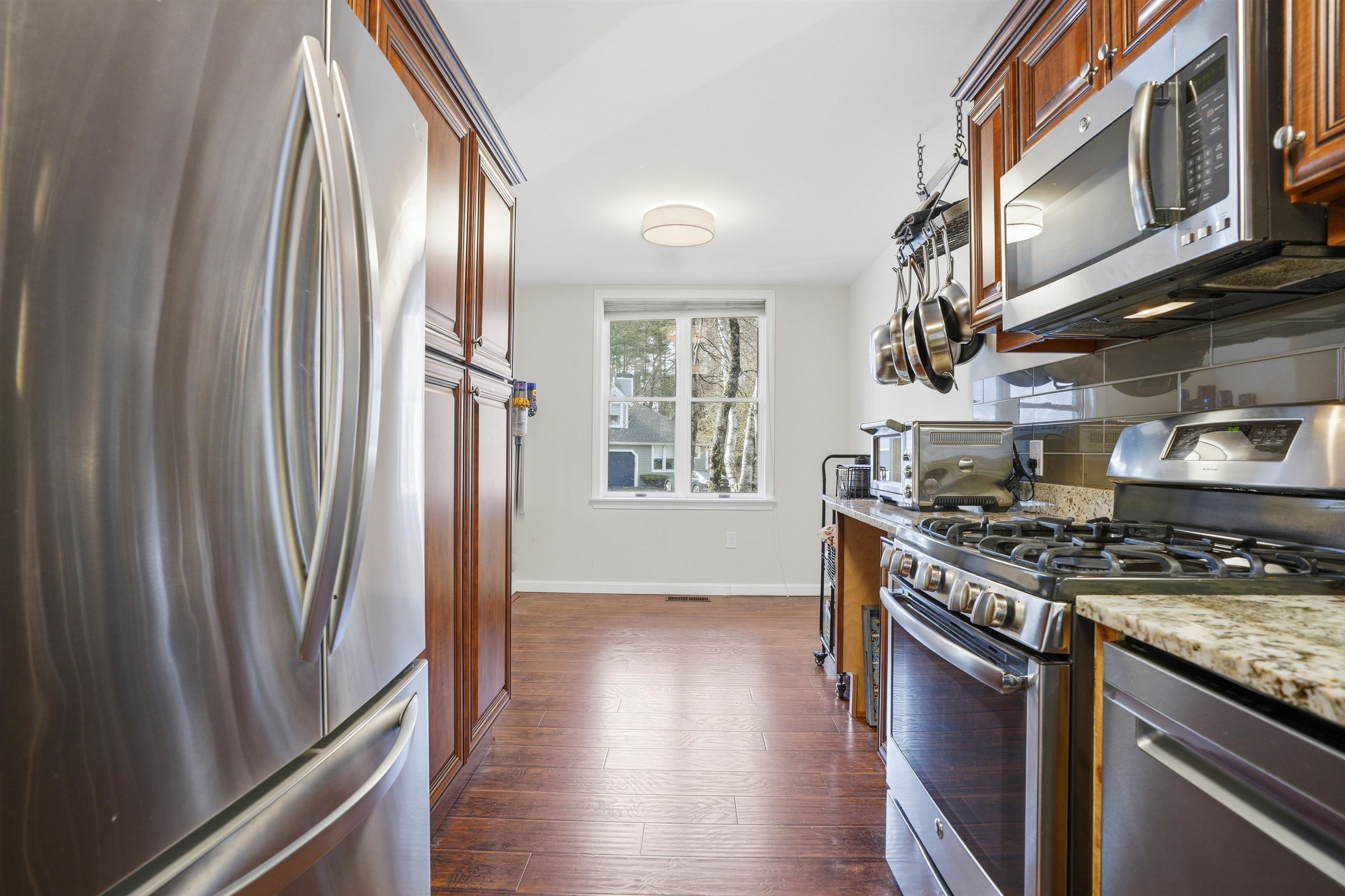 67 Cherry Hollow Rd, Nashua, NH 03062