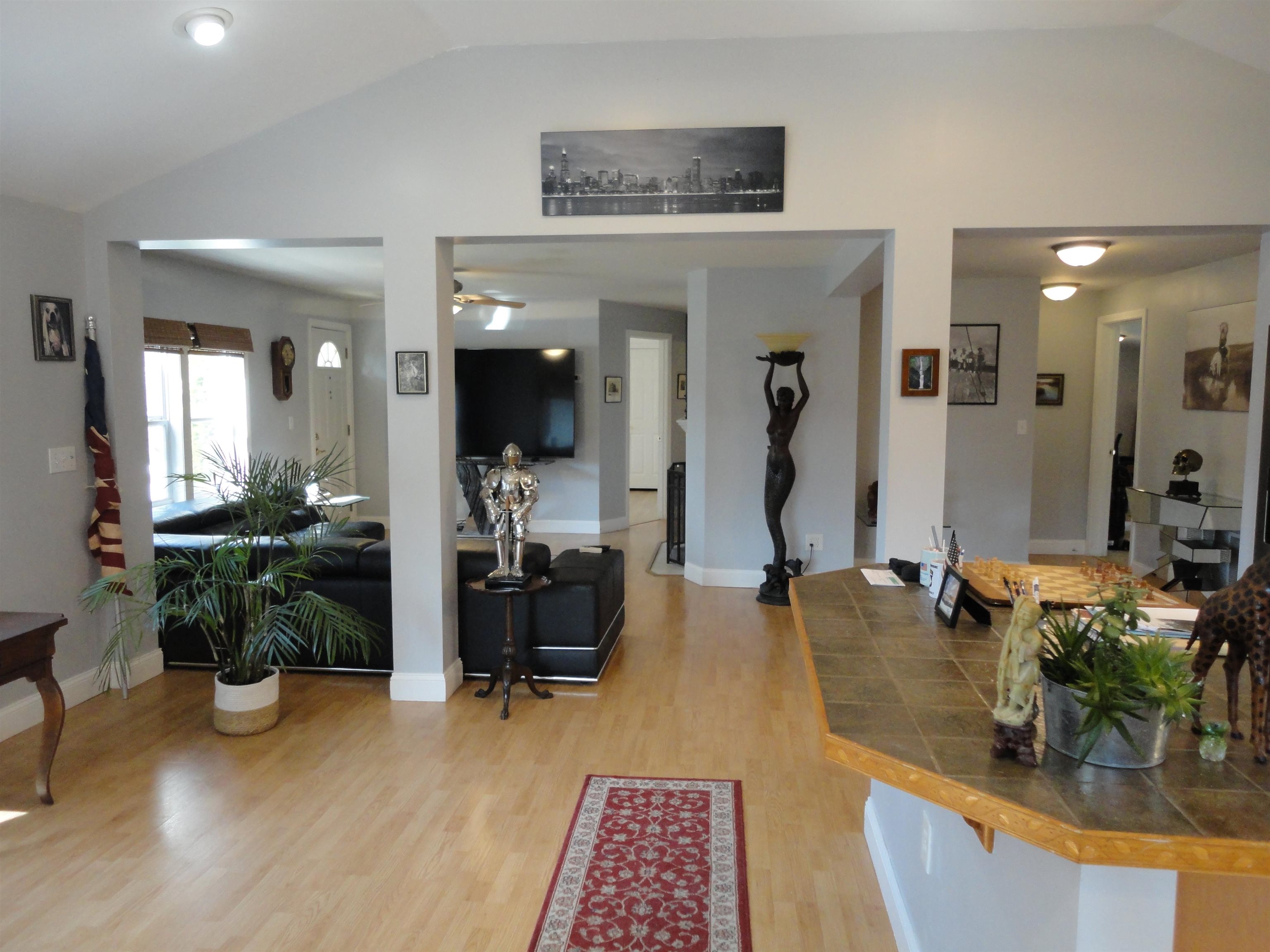 13 Hall Rd, Londonderry, NH 03053