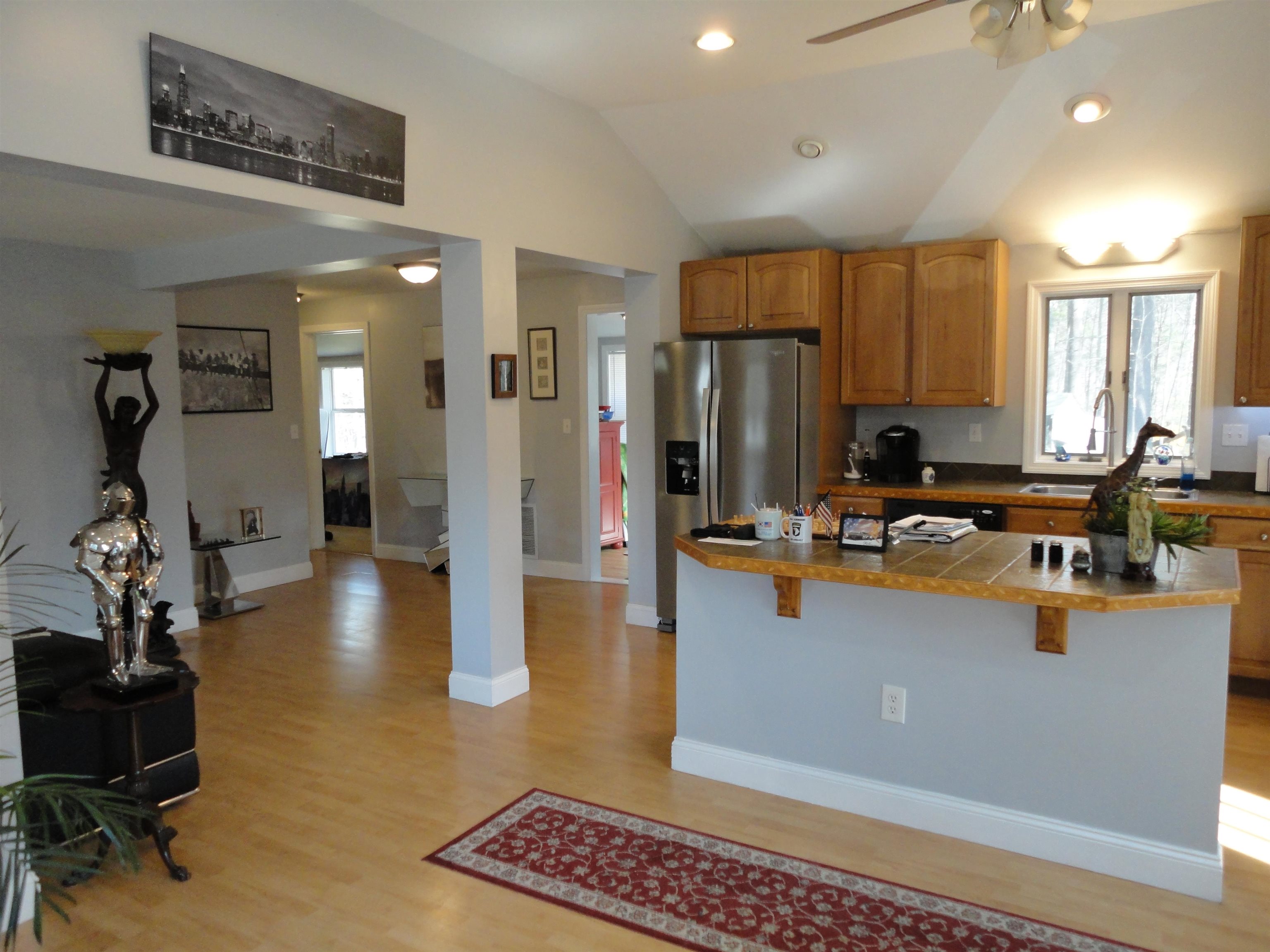 13 Hall Rd, Londonderry, NH 03053