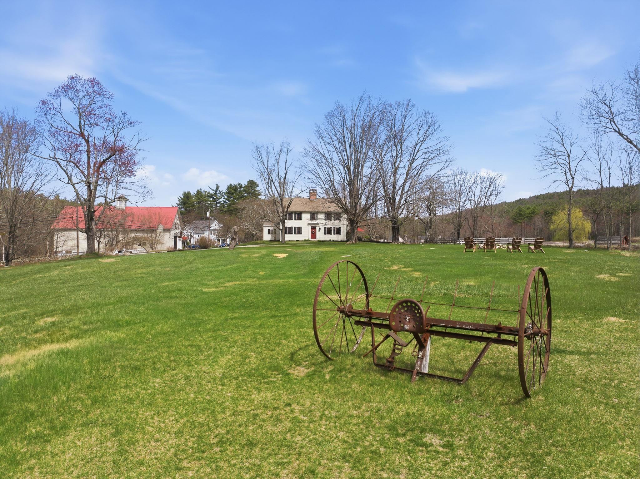 5 Old Manchester Rd, Amherst, NH 03031