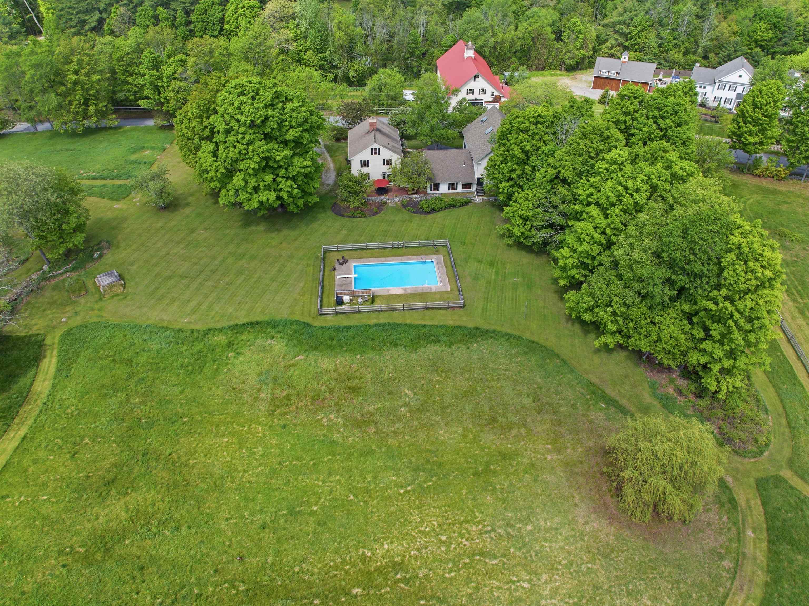 Large Level Yard, Pool & Gardens