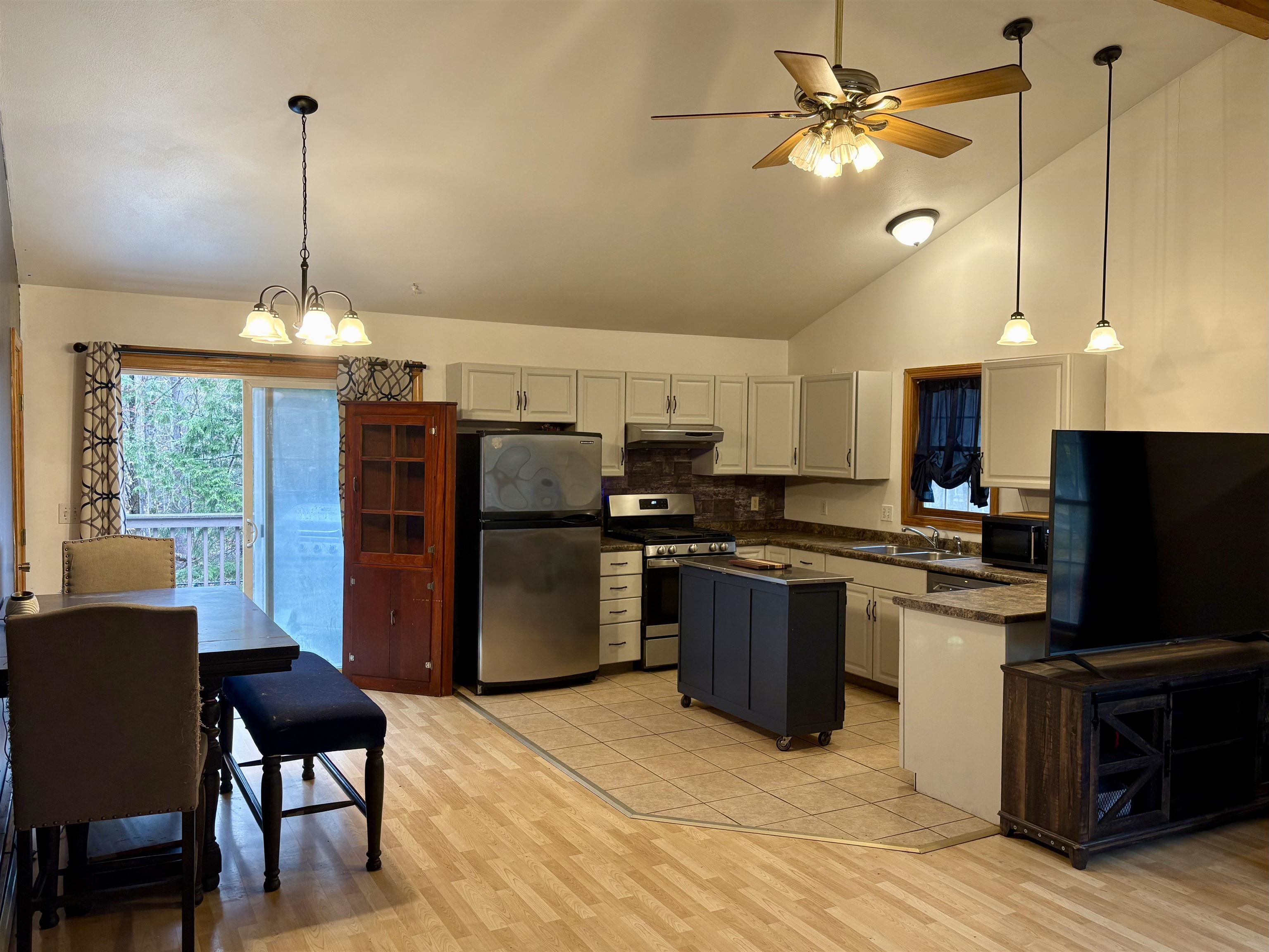 7 Sampson Dr, Barnstead, NH 03225