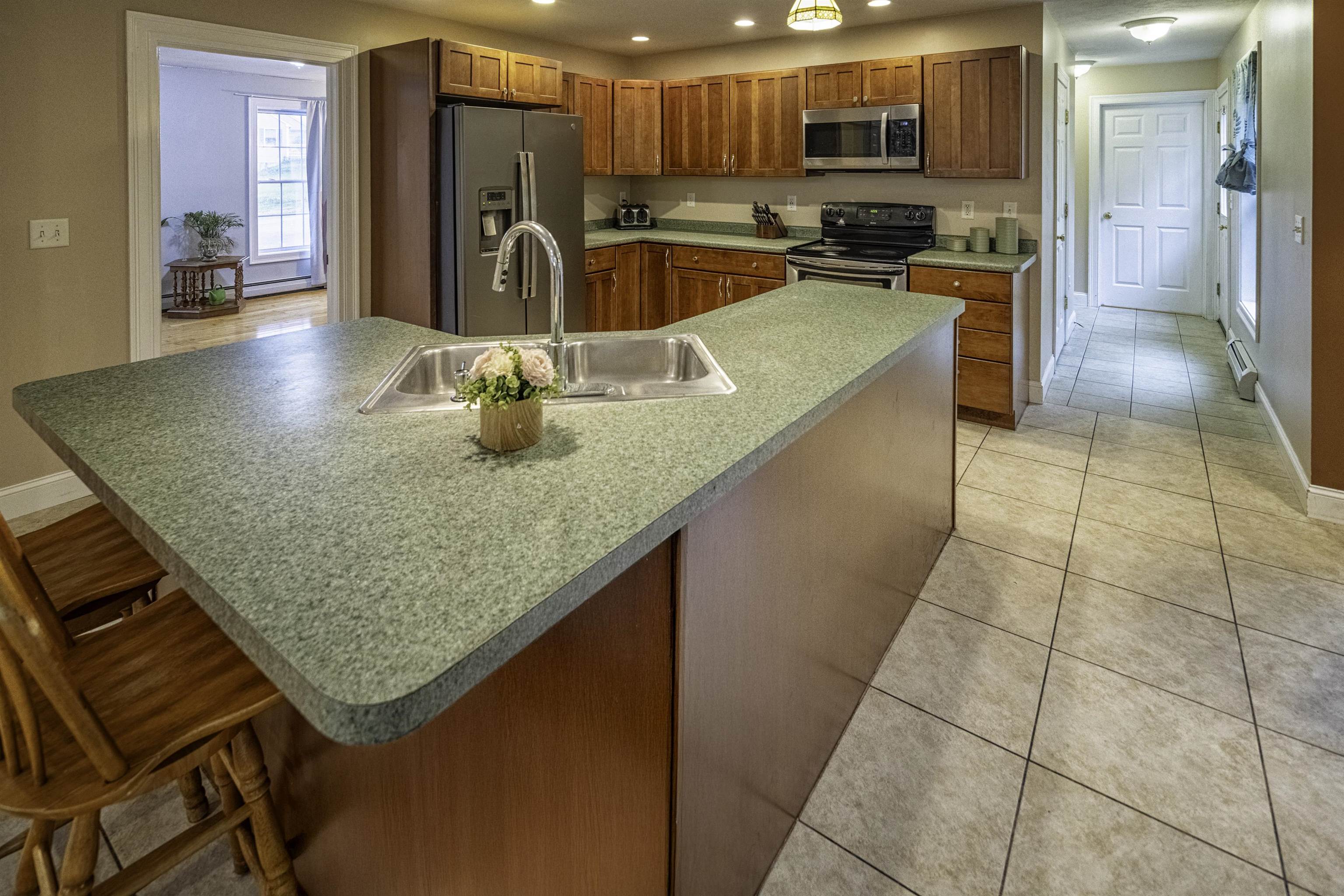 12 Maize Dr, Somersworth, NH 03878