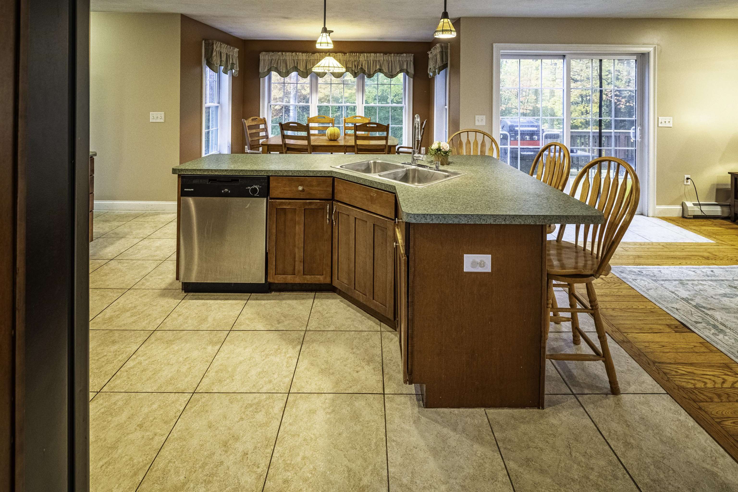 12 Maize Dr, Somersworth, NH 03878