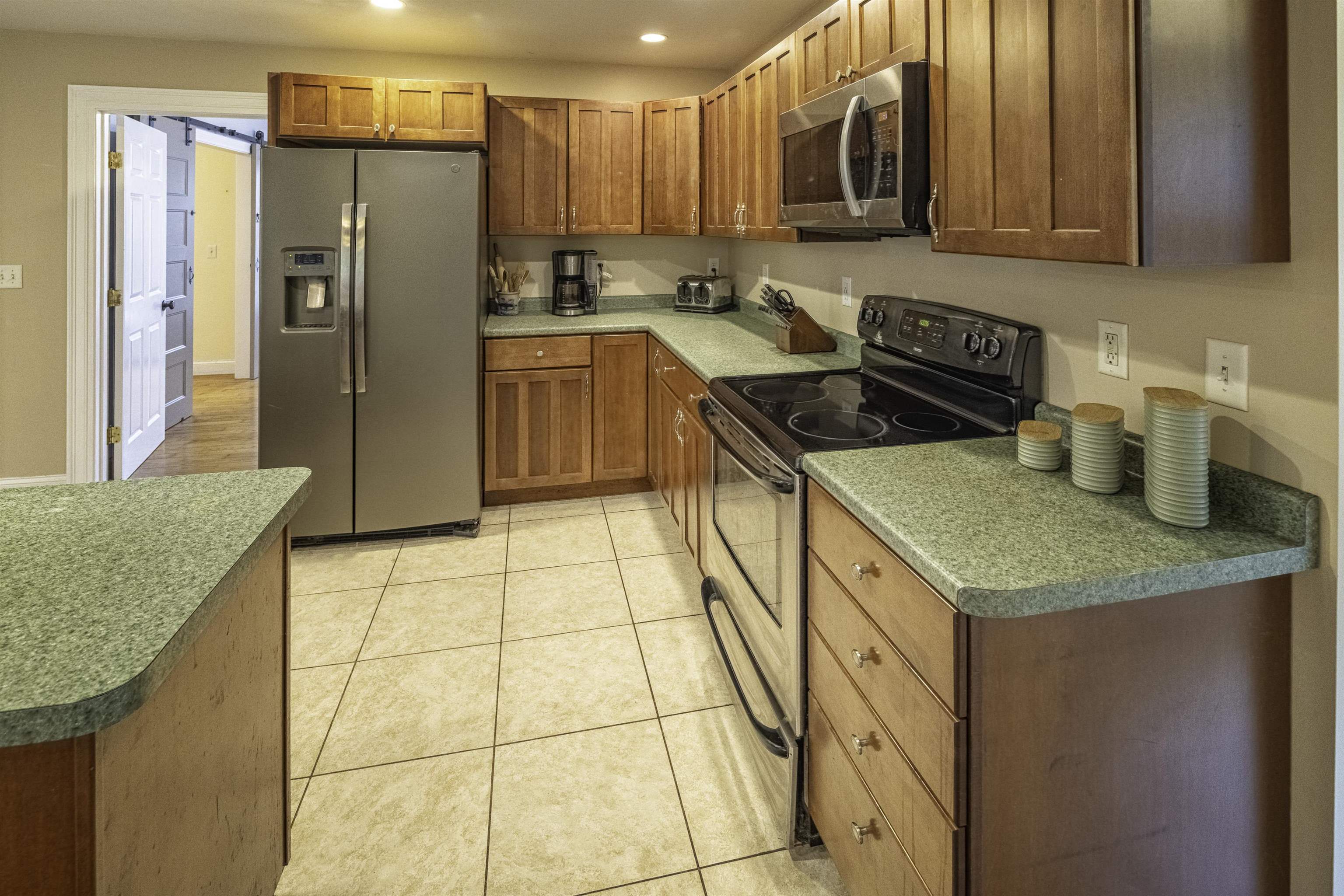 12 Maize Dr, Somersworth, NH 03878