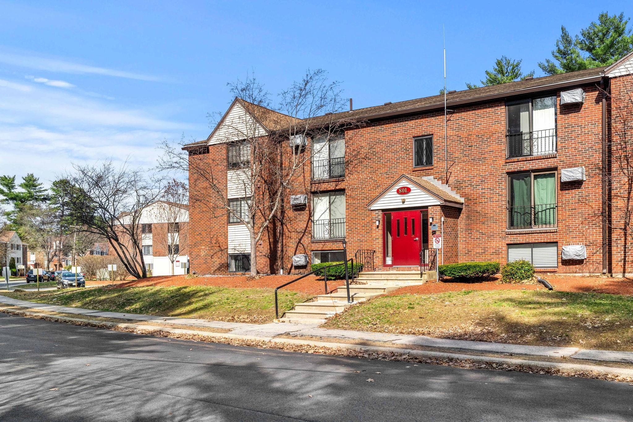 80 English Village Rd #102, Manchester, NH 03102