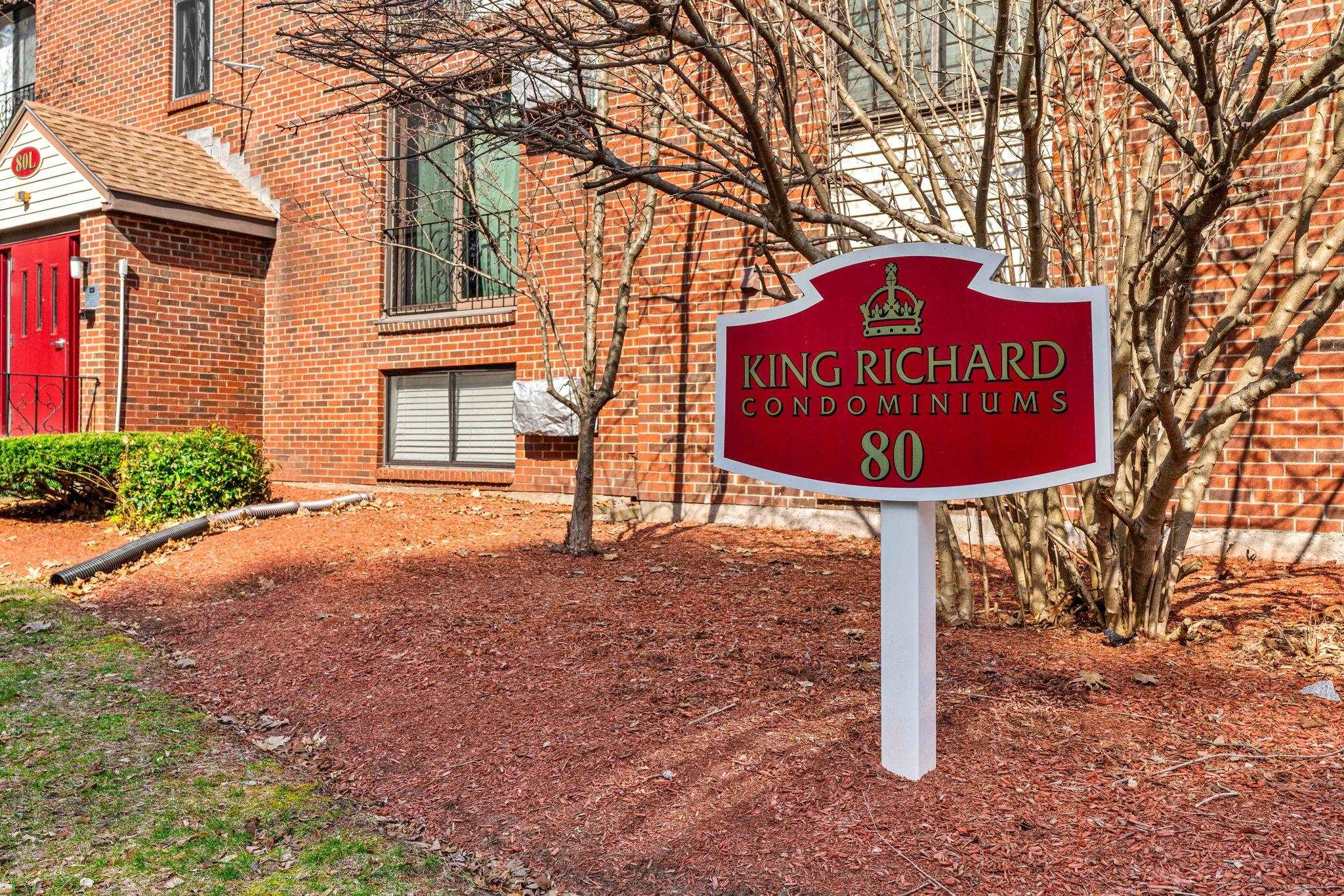 80 English Village Rd, Manchester, NH 03102