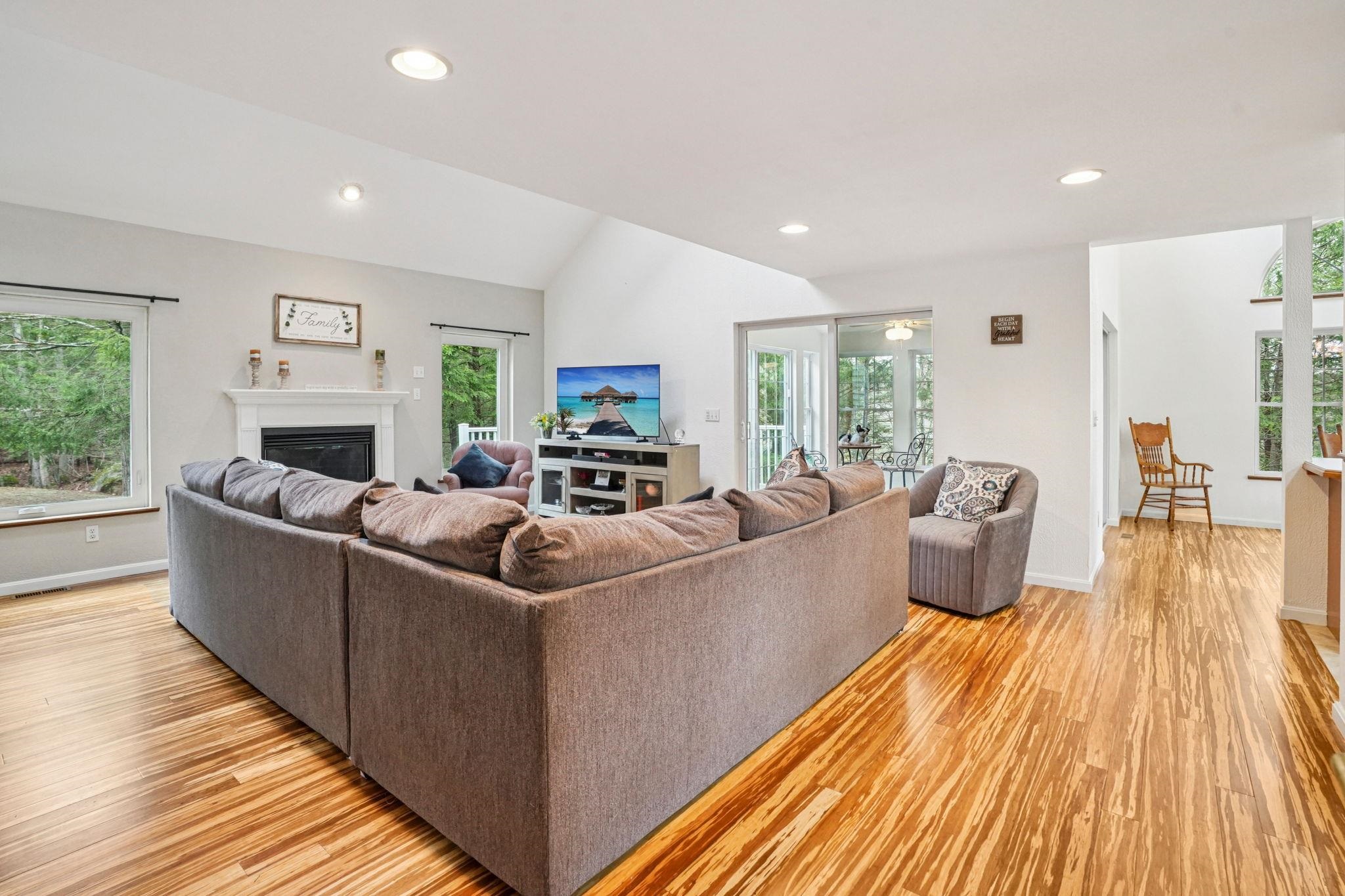 19 G H Carter Dr, Danville, NH 03819